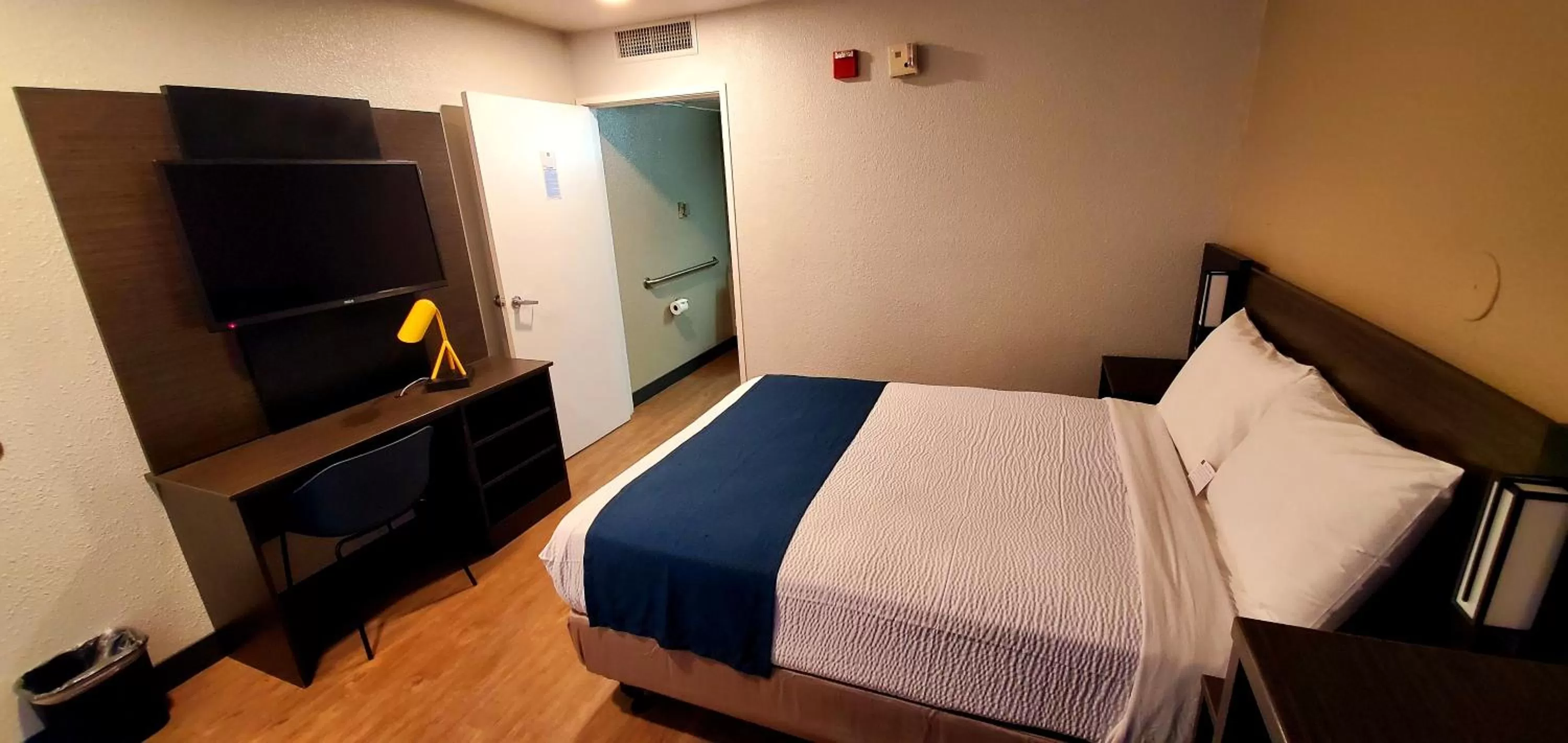 Photo of the whole room in Motel 6-Palmdale, CA