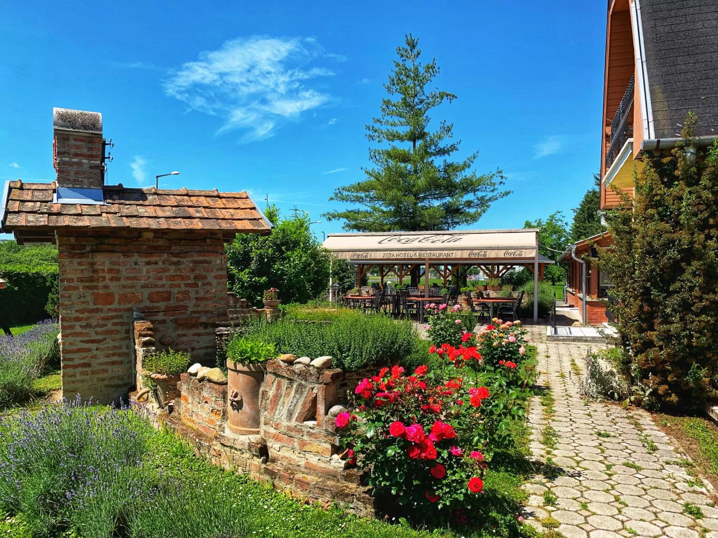 Property Building in Hotel Zéta