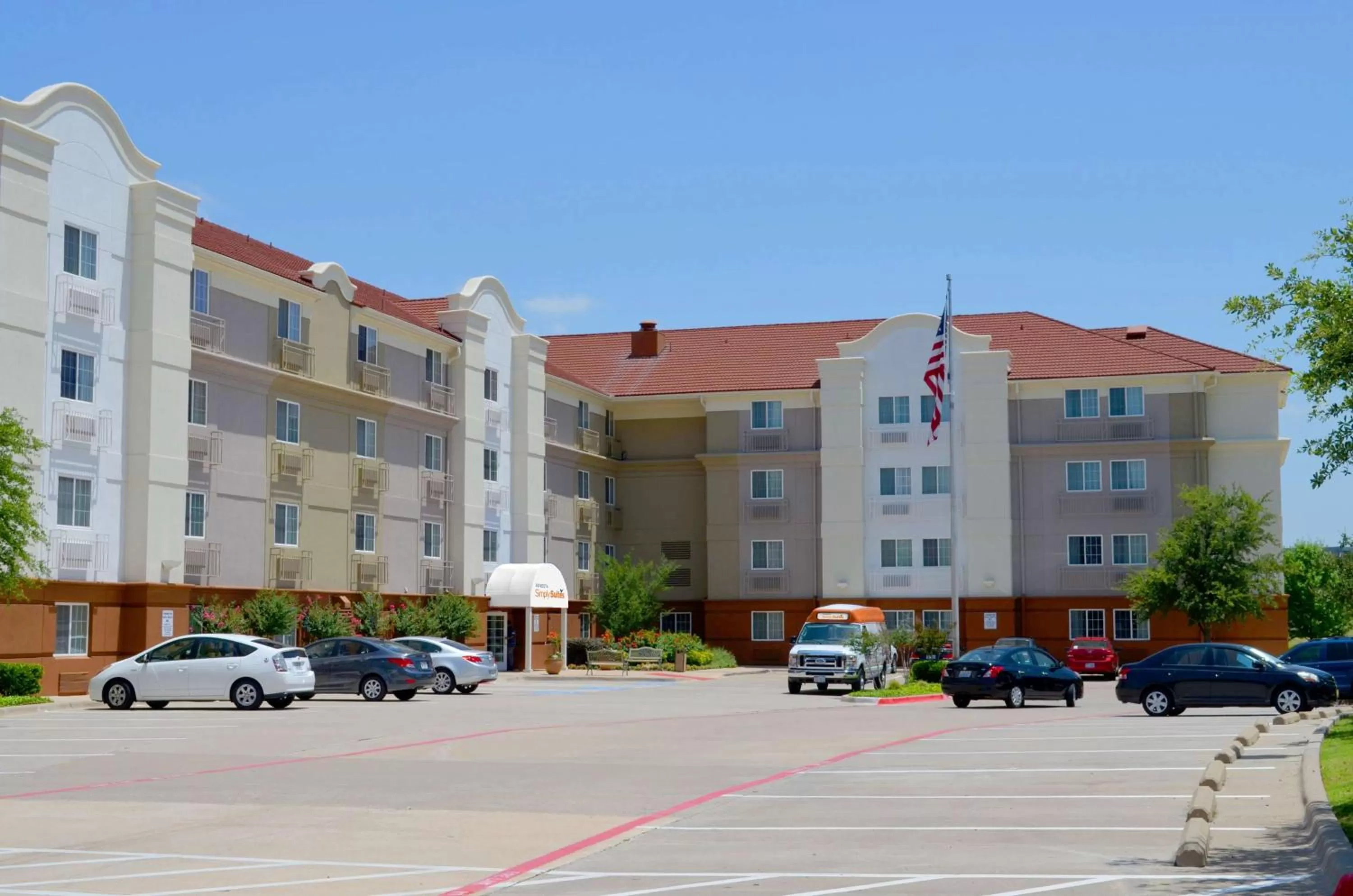 Property building in Sonesta Simply Suites Dallas Las Colinas