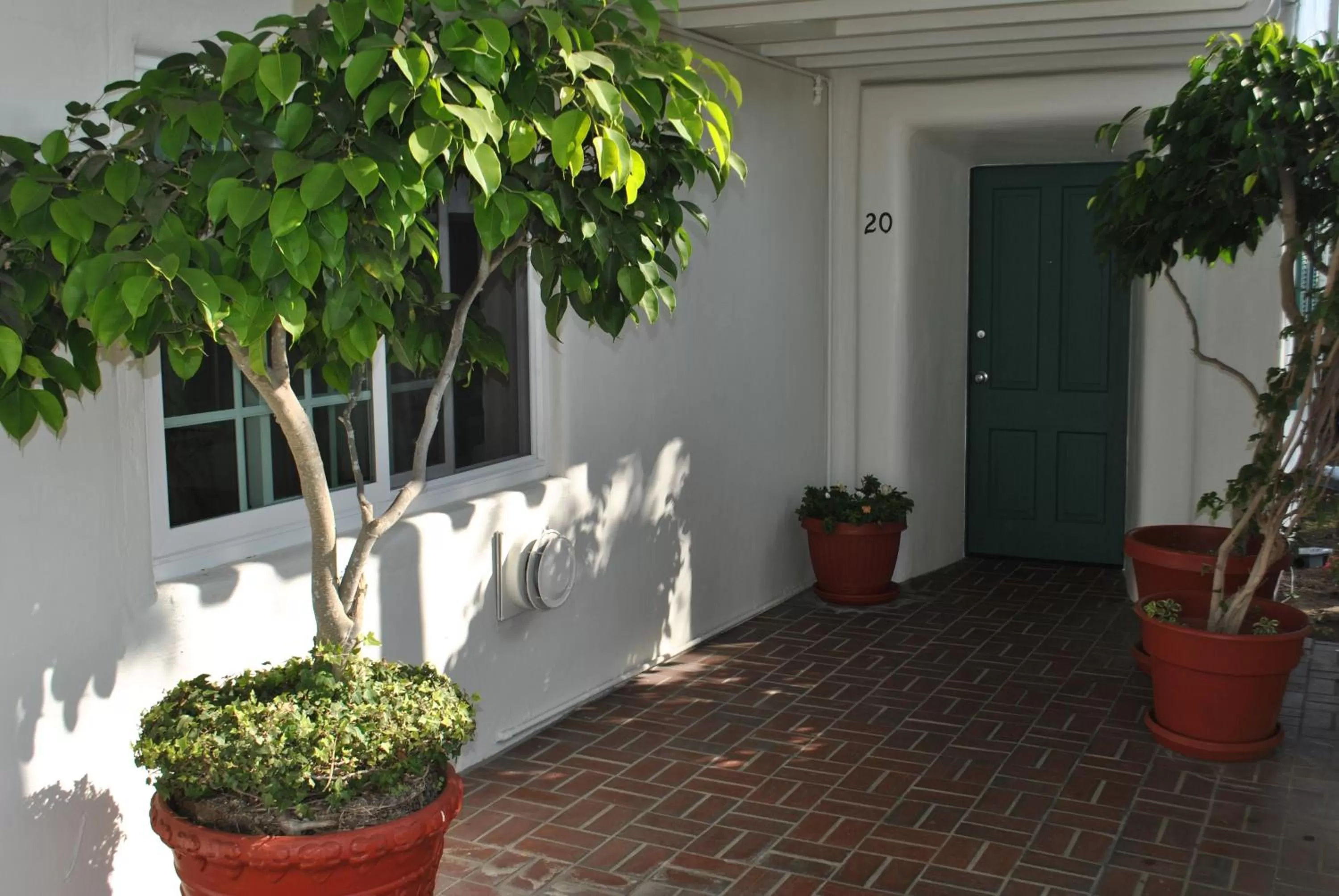 Decorative detail in Coast Village Inn