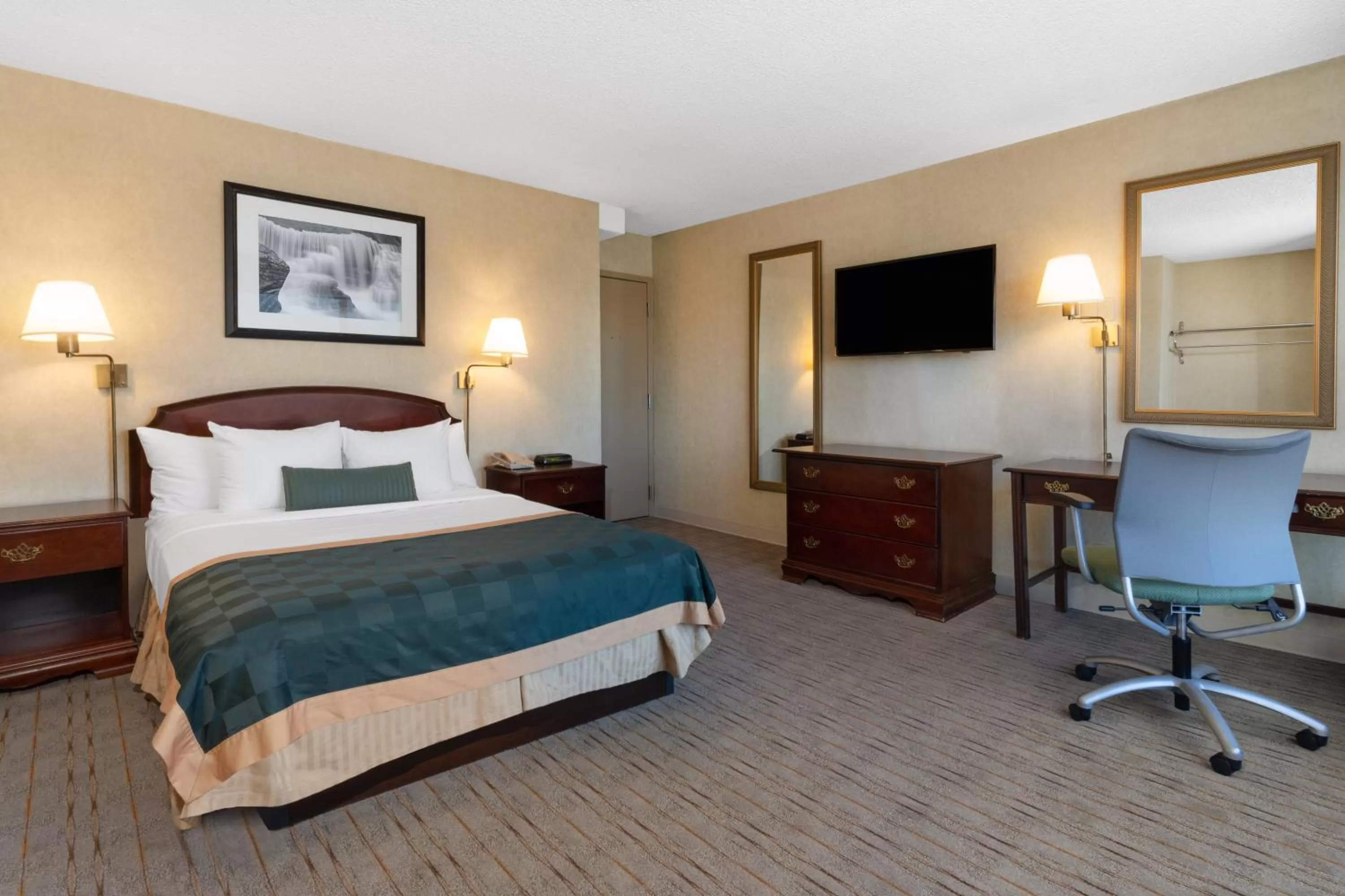 Bedroom, Bed in Ramada by Wyndham Reno Hotel & Casino