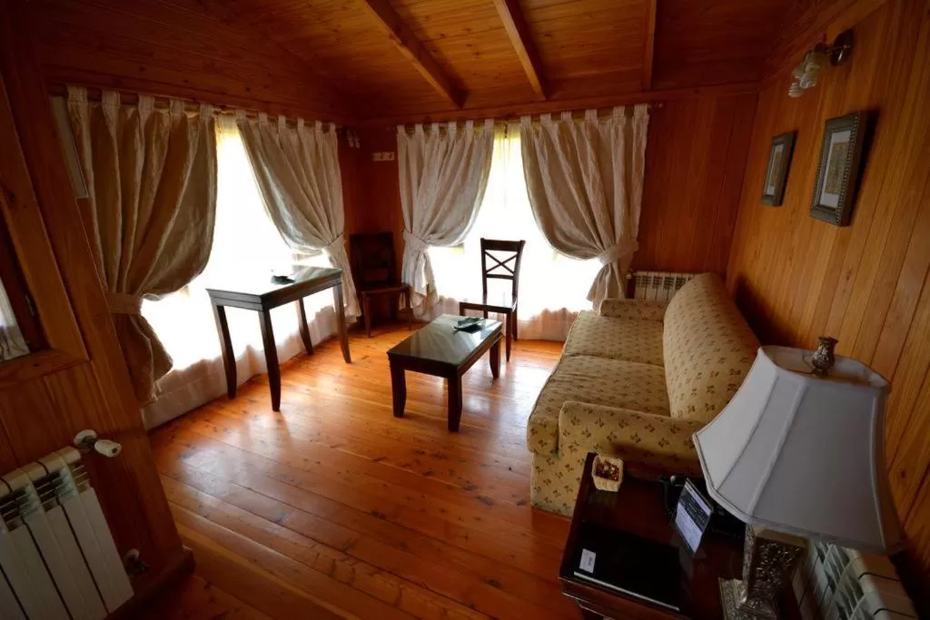 Living room, Bed in Santa Monica Aparts