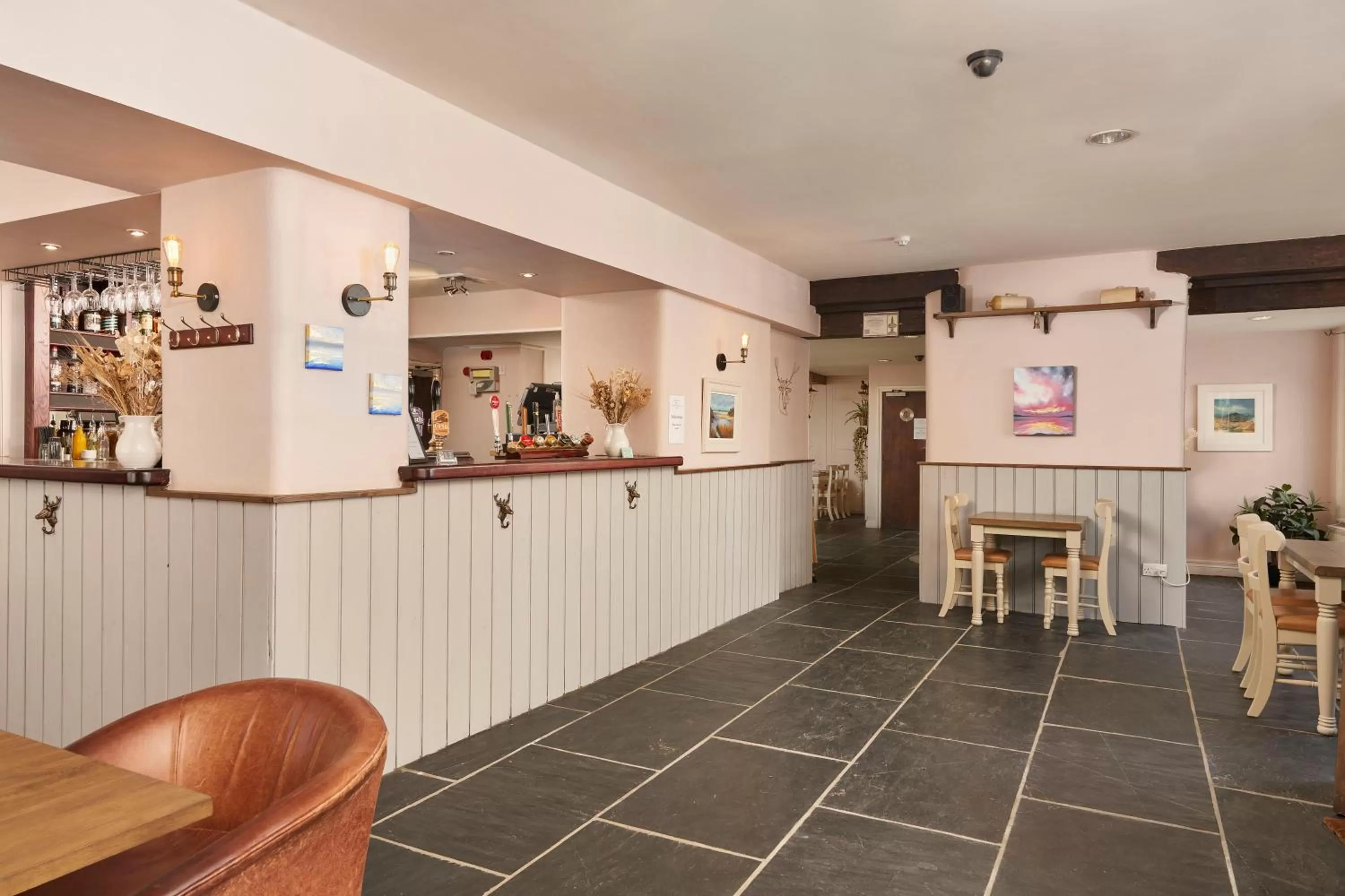 Lounge or bar, Lobby/Reception in The White Hart Hotel