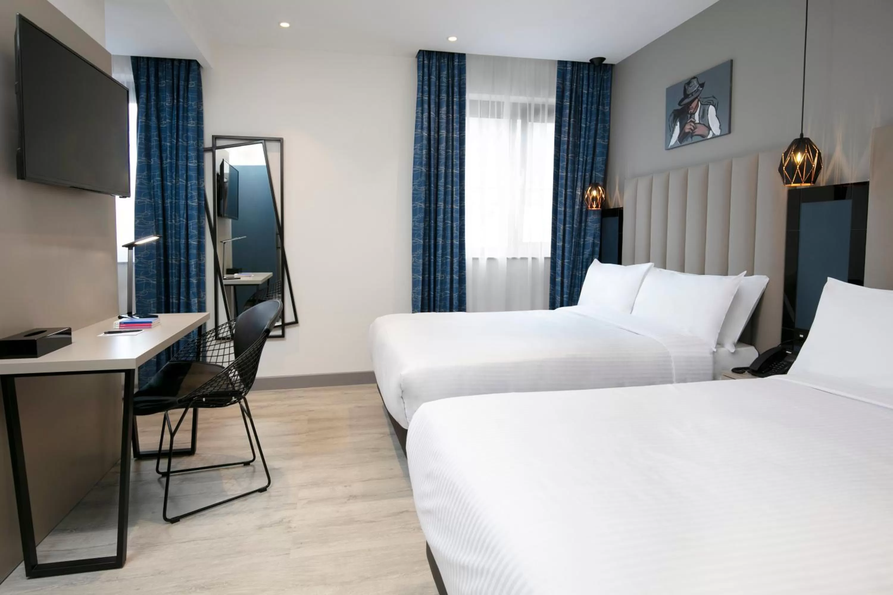 Photo of the whole room, Bed in Sadie Best Western Hotel at Luton