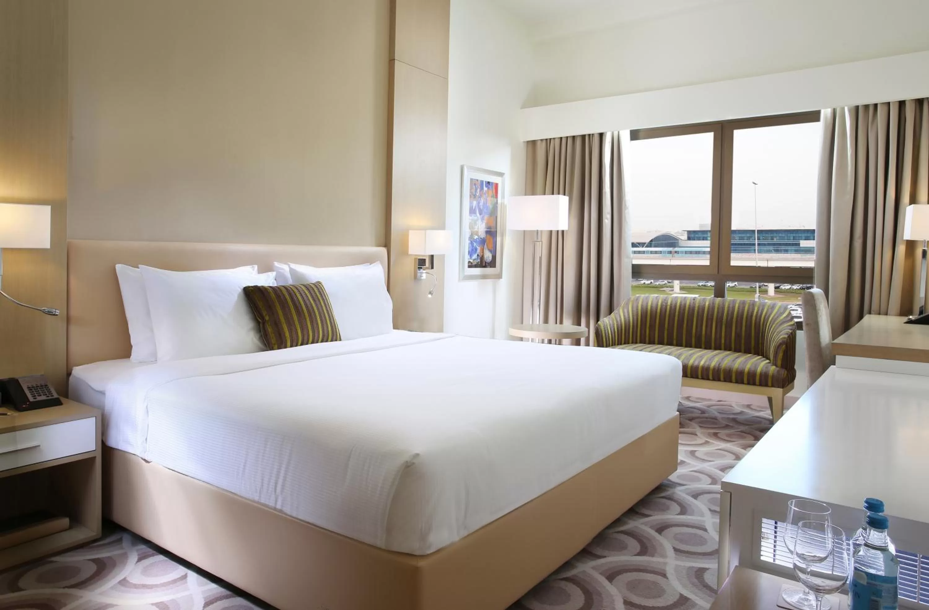 Bed in Metropolitan Hotel Dubai