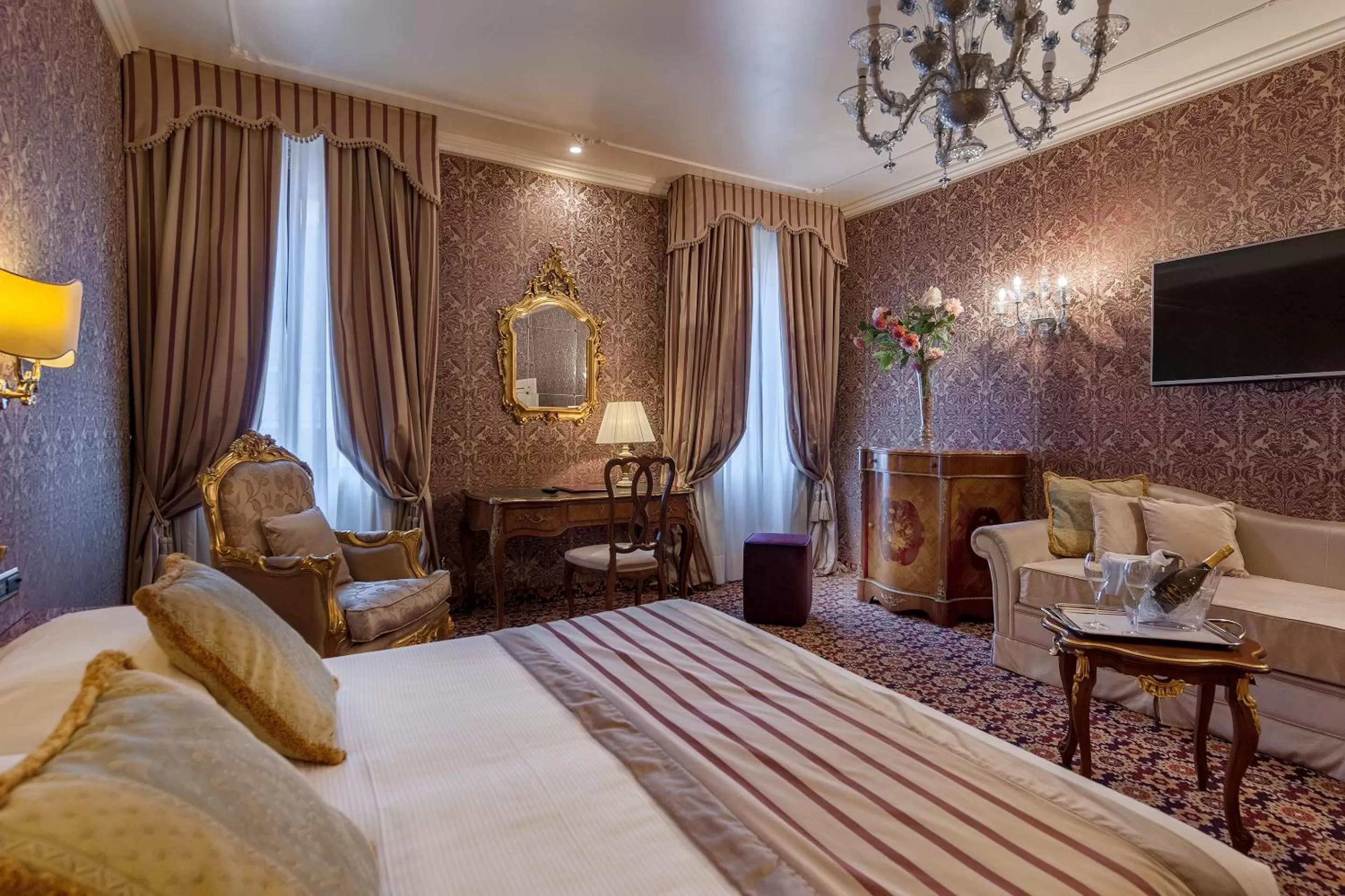 Photo of the whole room, Bed in Hotel Ca' dei Conti