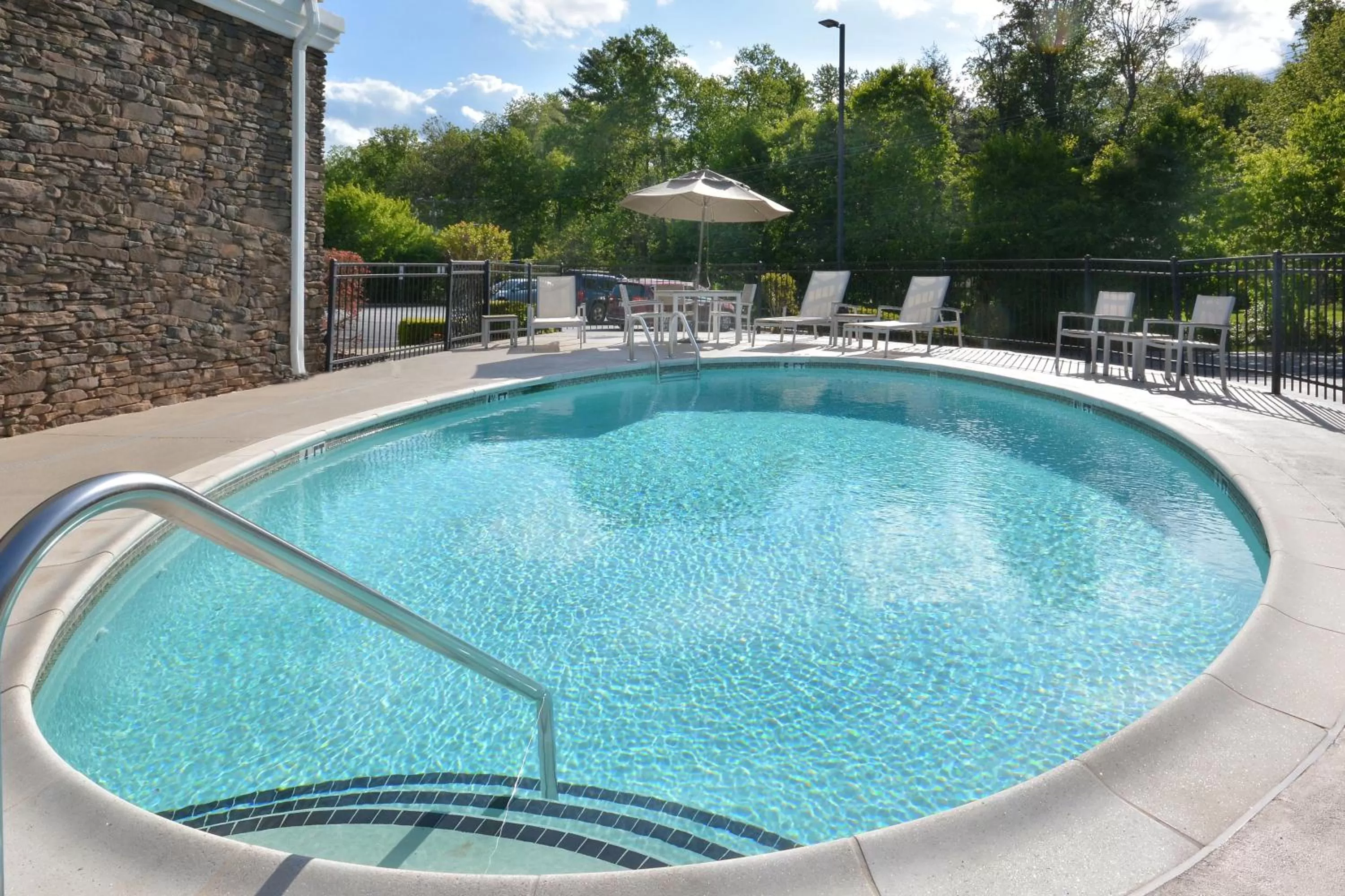 Swimming pool in Country Inn & Suites by Radisson, Asheville West near Biltmore