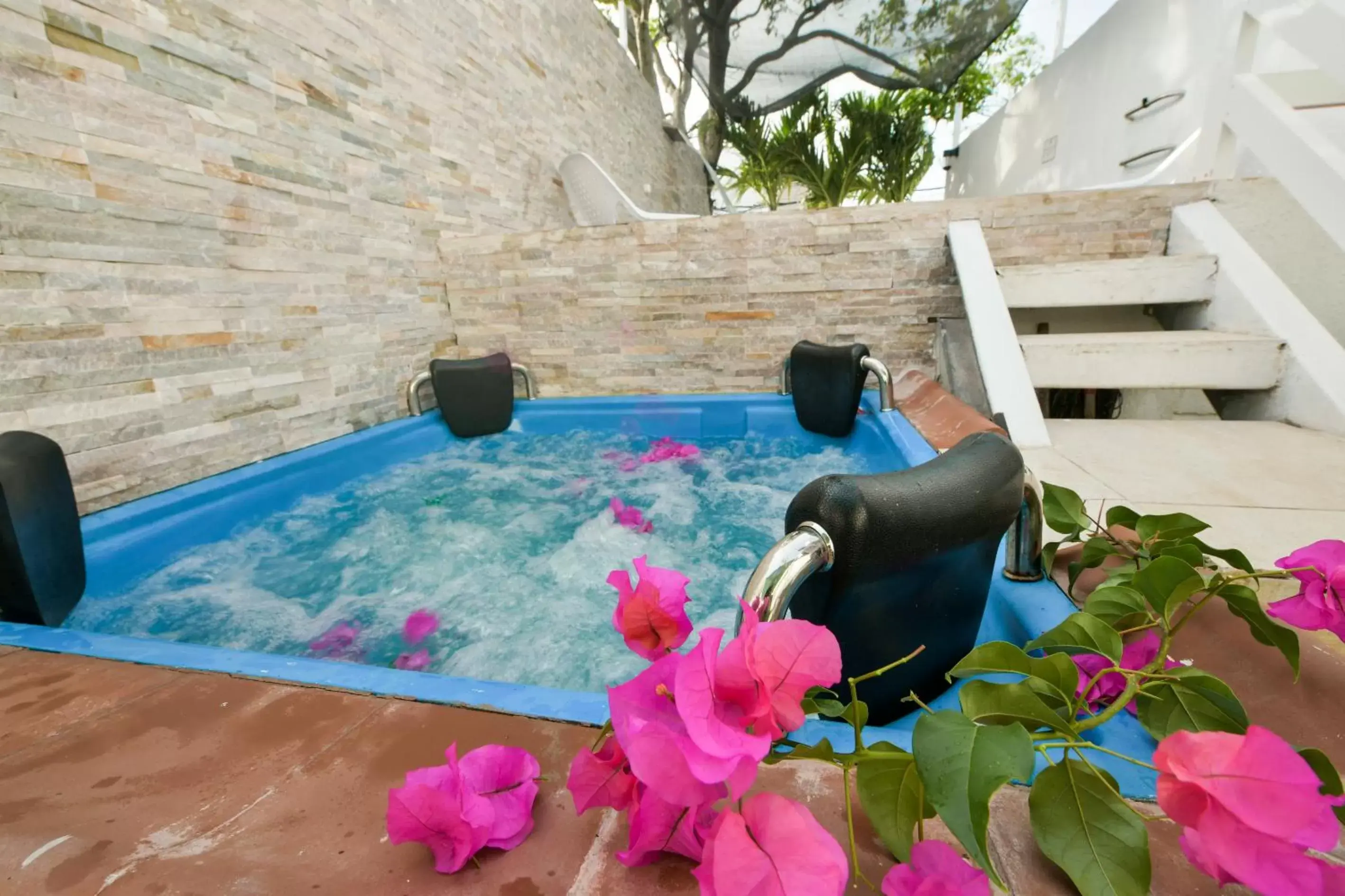 Posada J&J Forbes - 1 Posada J&J Forbes - 1