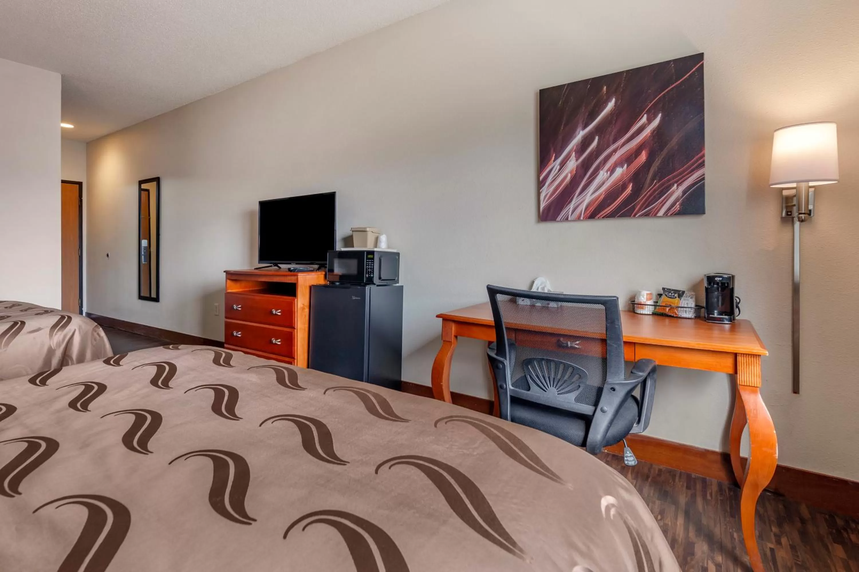 Bed in Quality Inn Redgranite