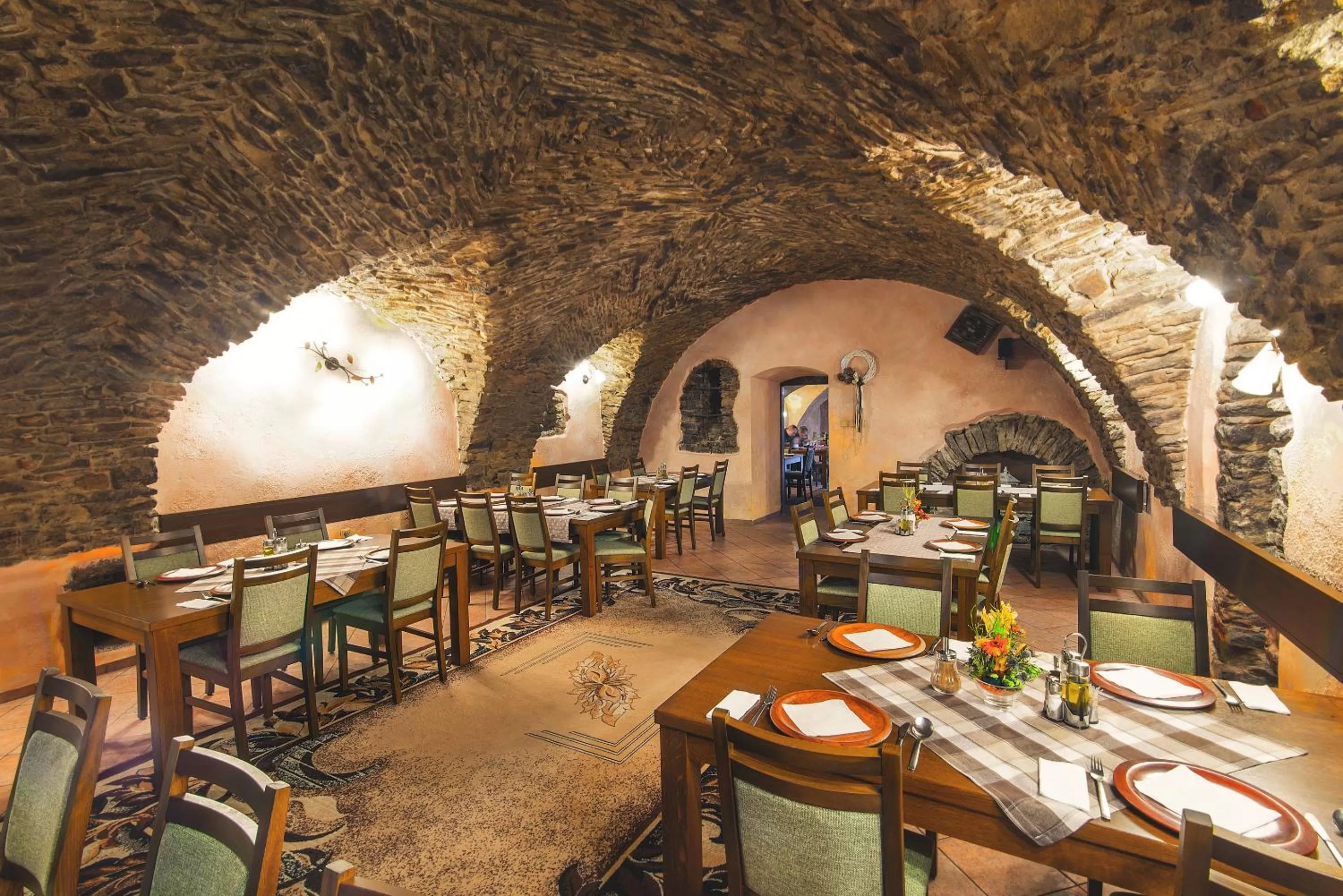 Restaurant/places to eat in Hotel Arkada