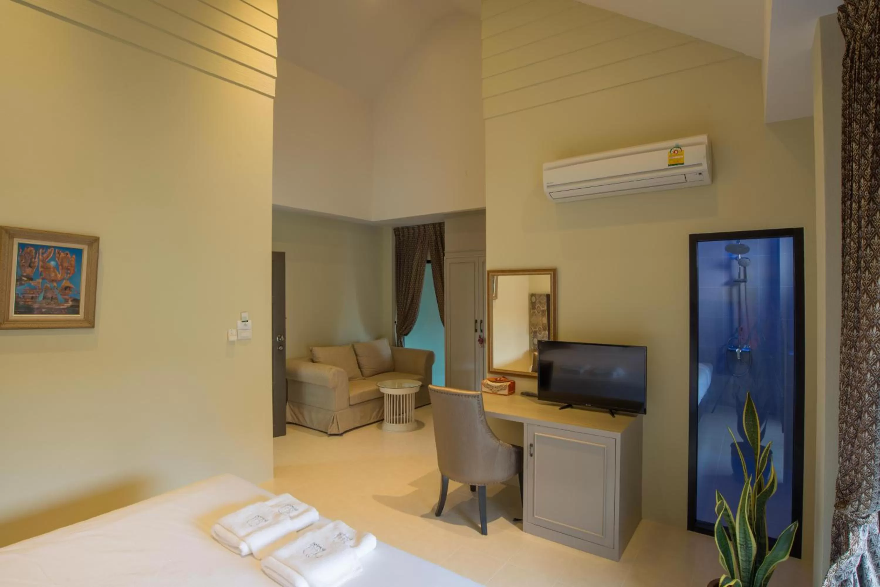 Photo of the whole room, Bed in Sri Ngachang