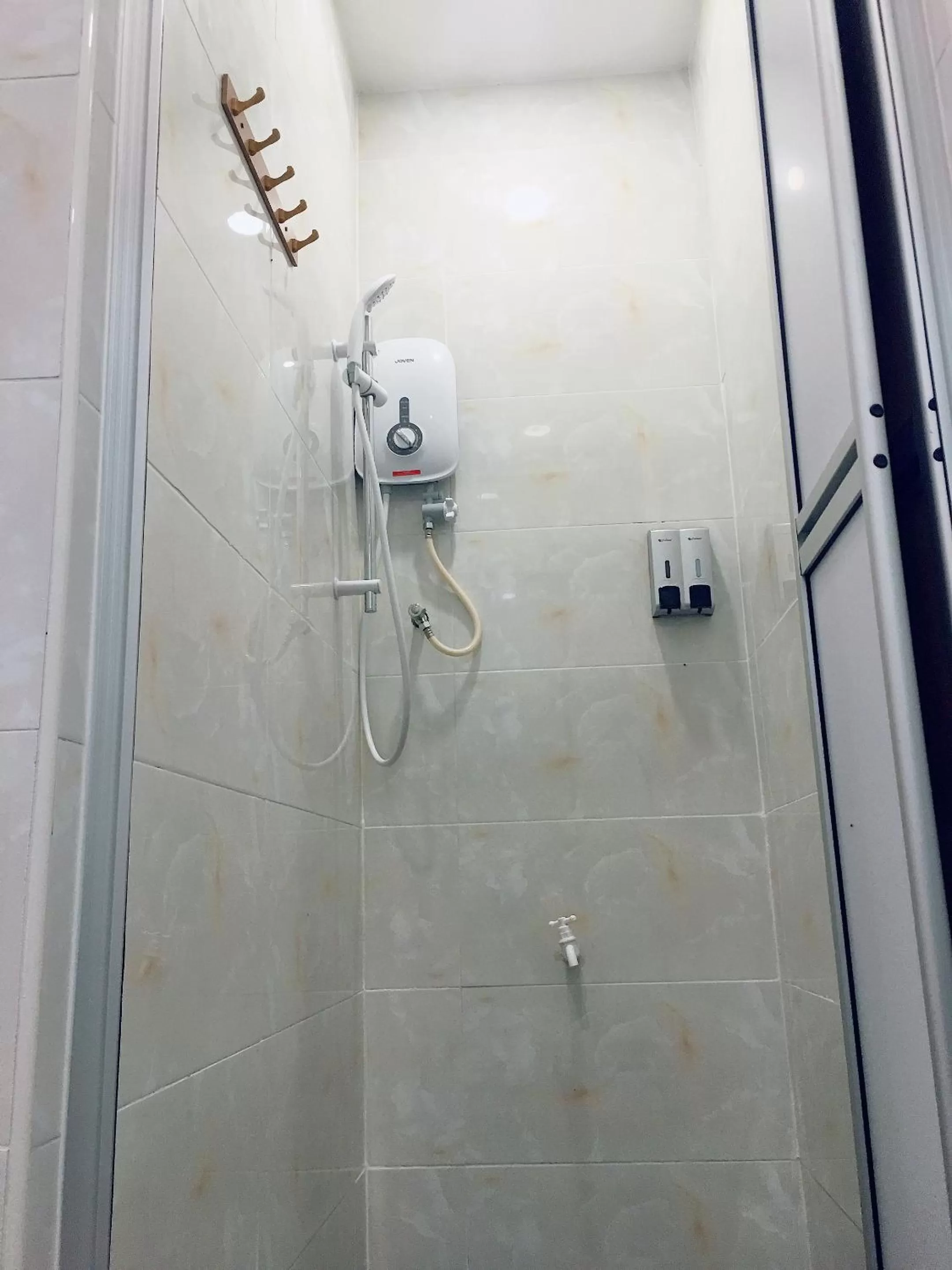 Shower in Carlsun Hotel