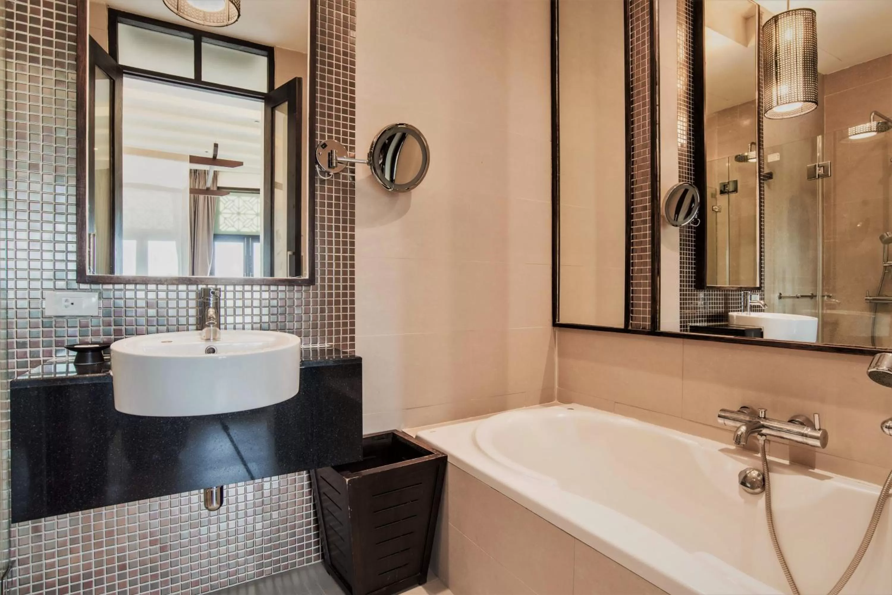 Hot Tub in De Chai Colonial Hotel & Spa - SHA Plus