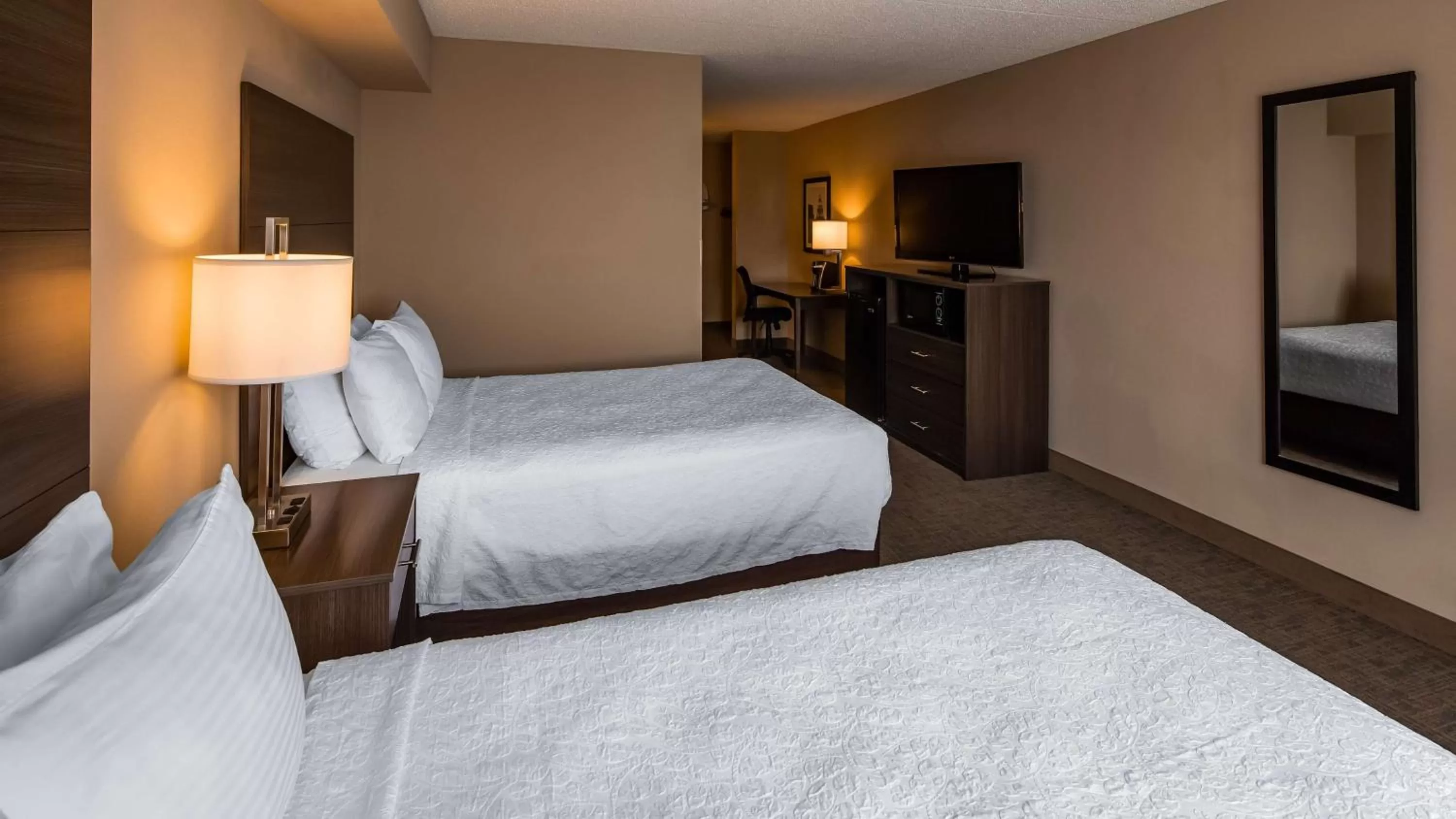 Photo of the whole room, Bed in Best Western East Towne Suites