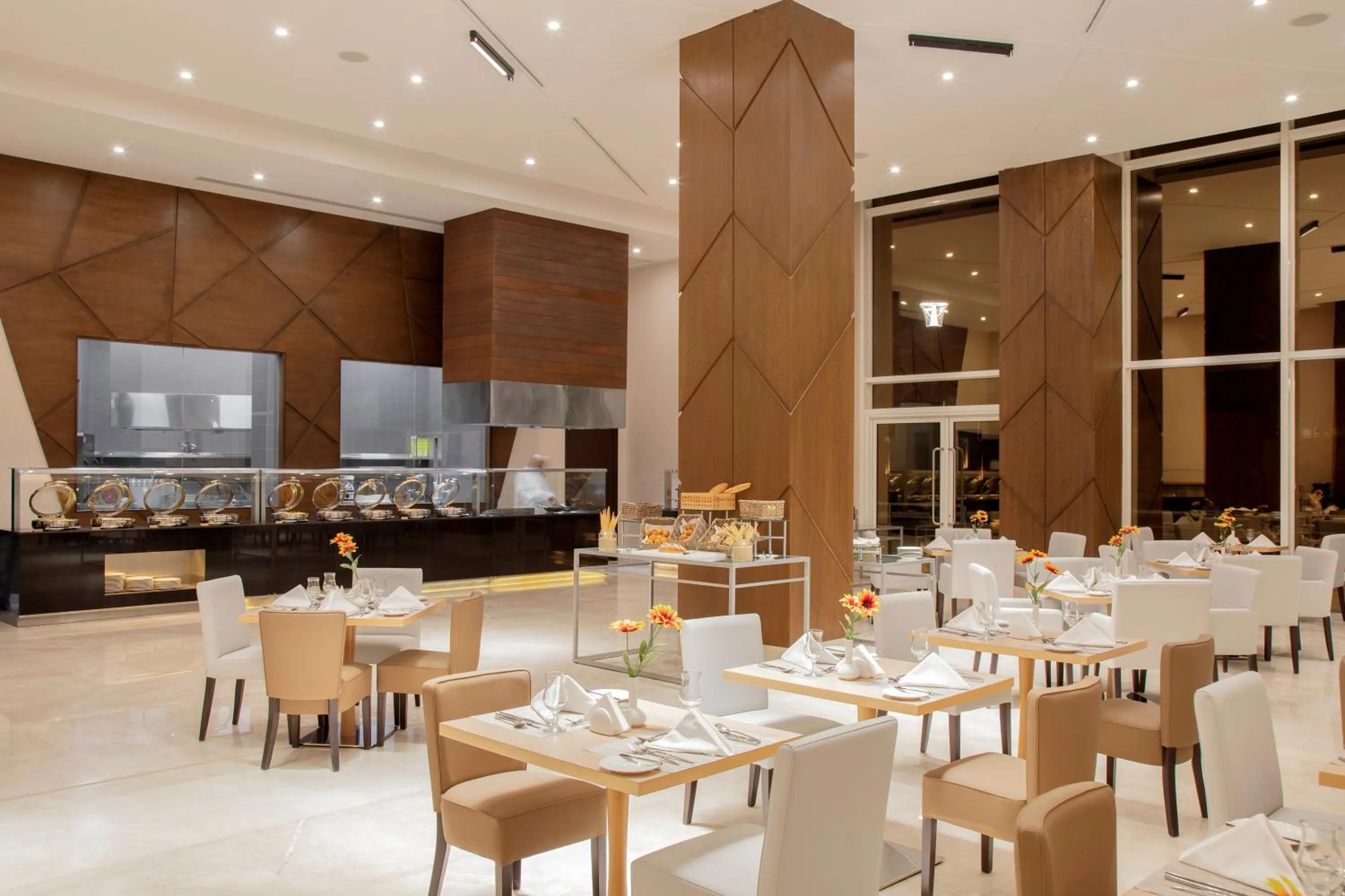 Restaurant/places to eat in Cristal Amaken Hotel Riyadh