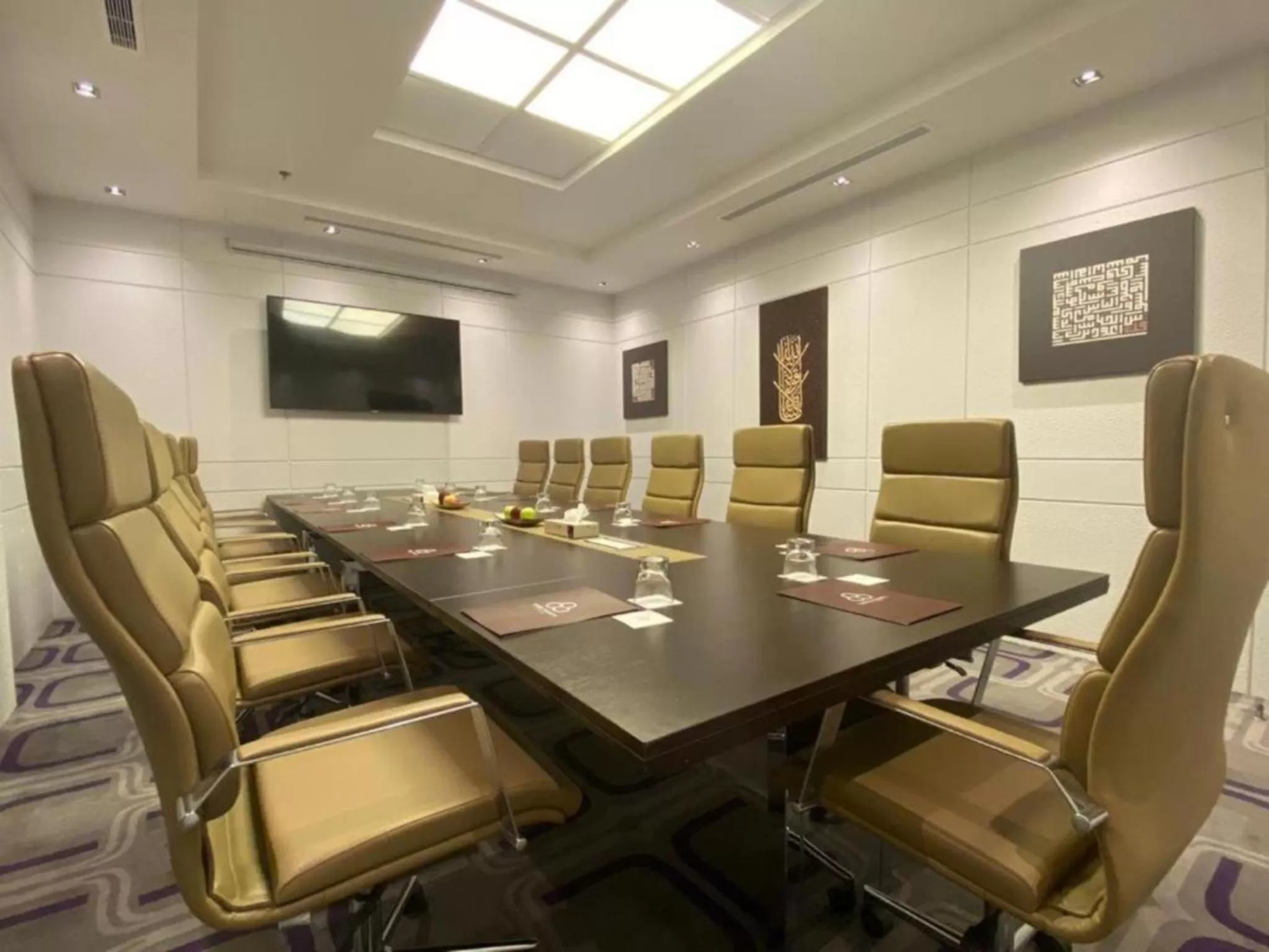 Business facilities in Three Points Al Salama