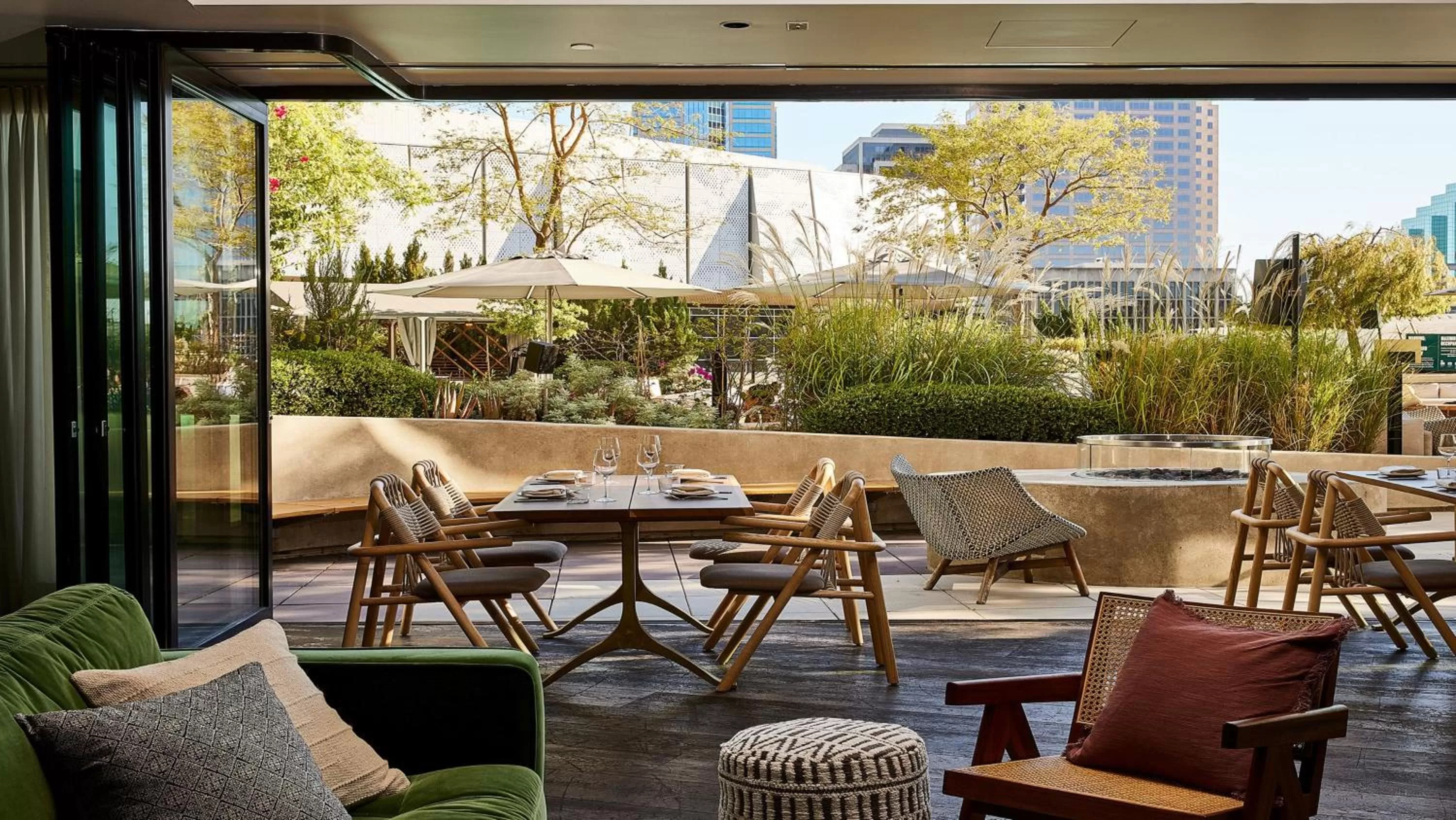 Restaurant/places to eat in Kimpton Sawyer Hotel by IHG