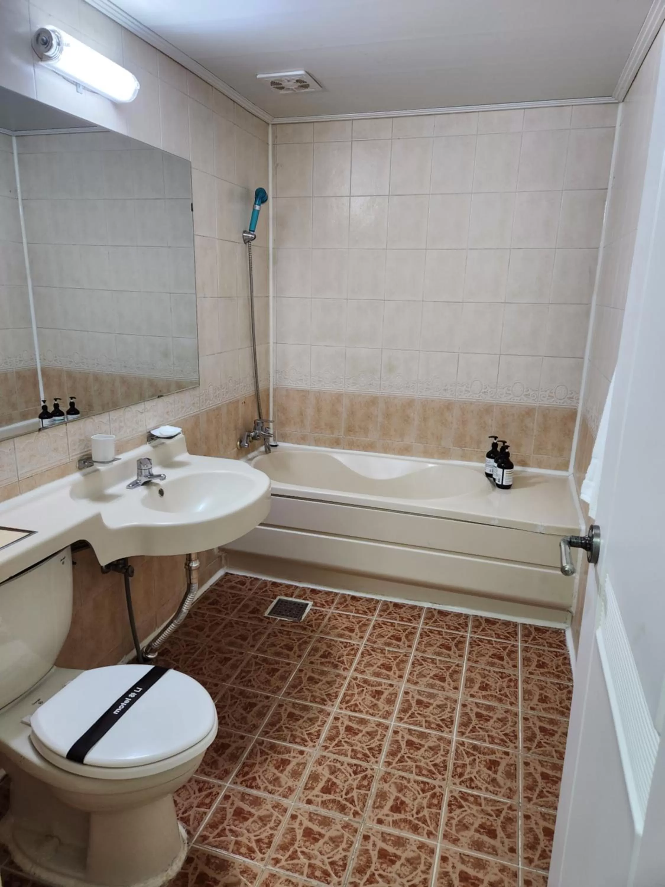 Hot Tub in Hani Motel