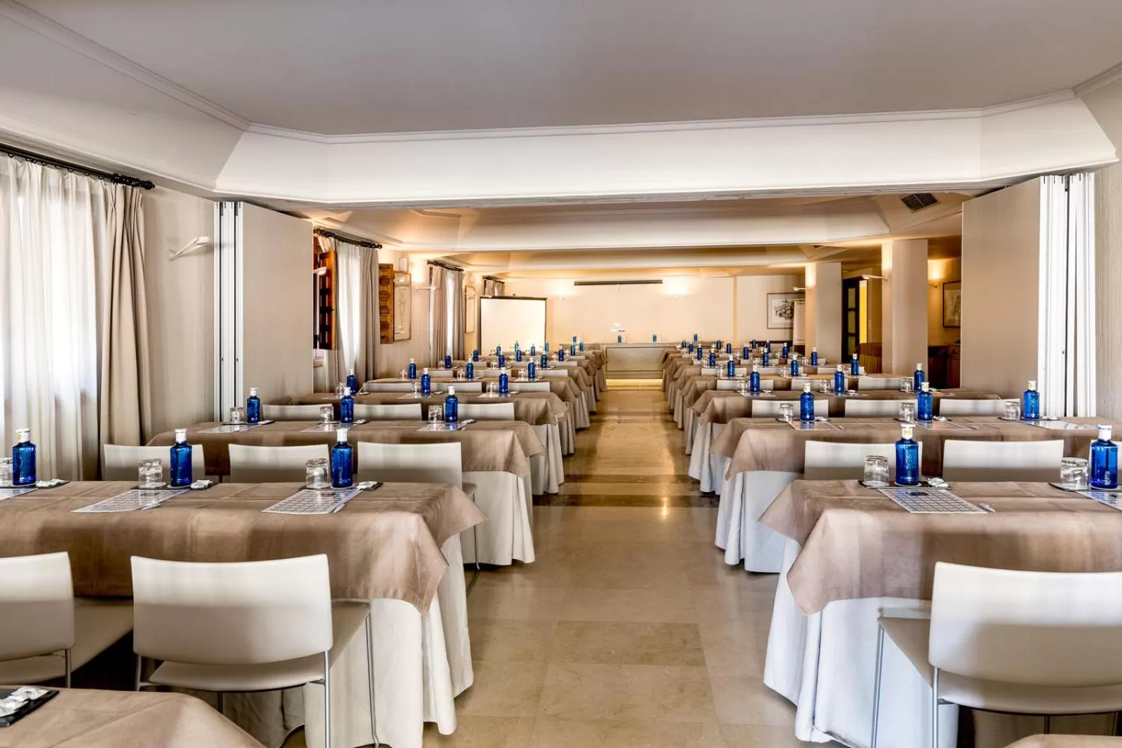 Business facilities in Parador de Cuenca