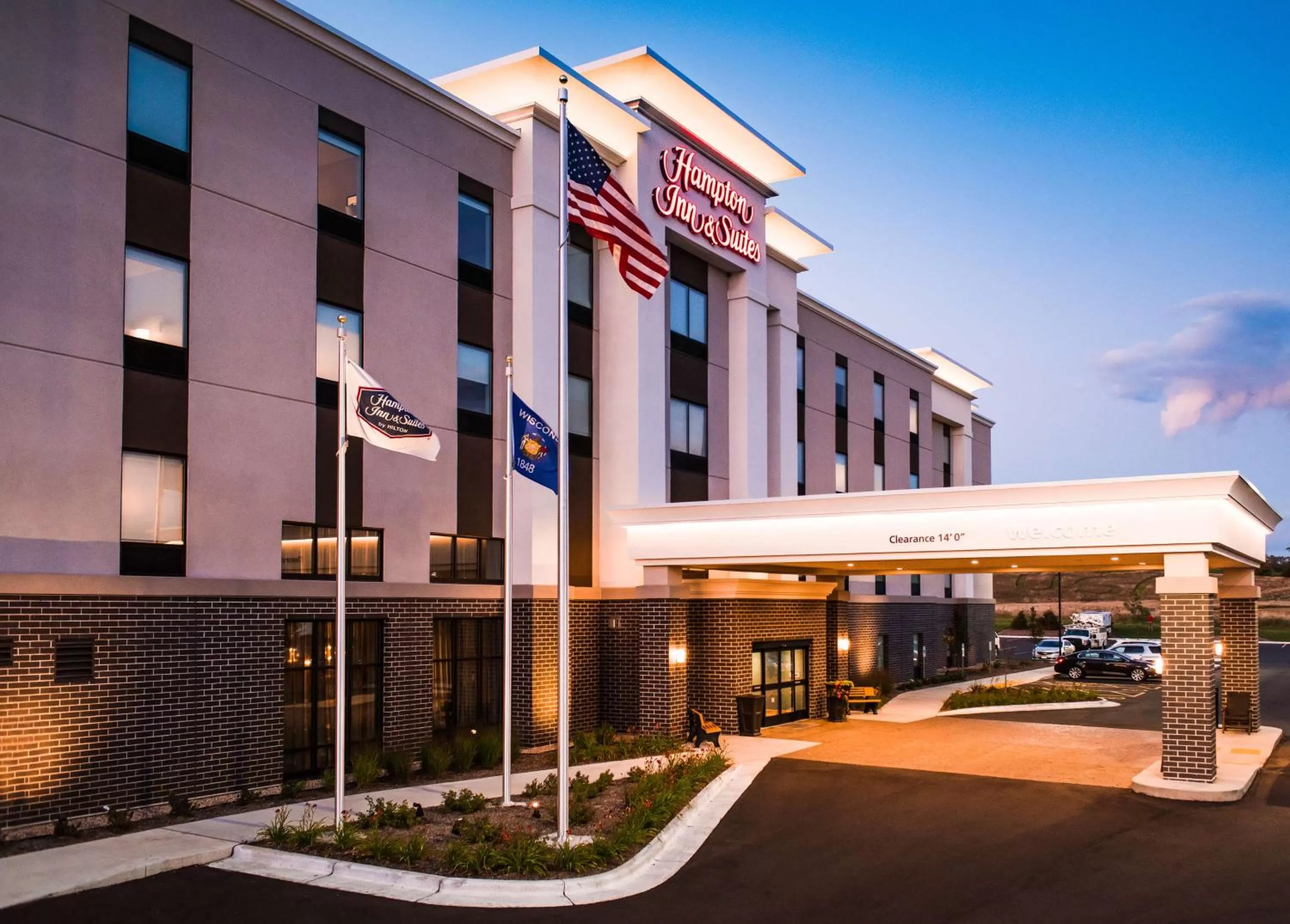 Property building in Hampton Inn and Suites at Wisconsin Dells Lake Delton