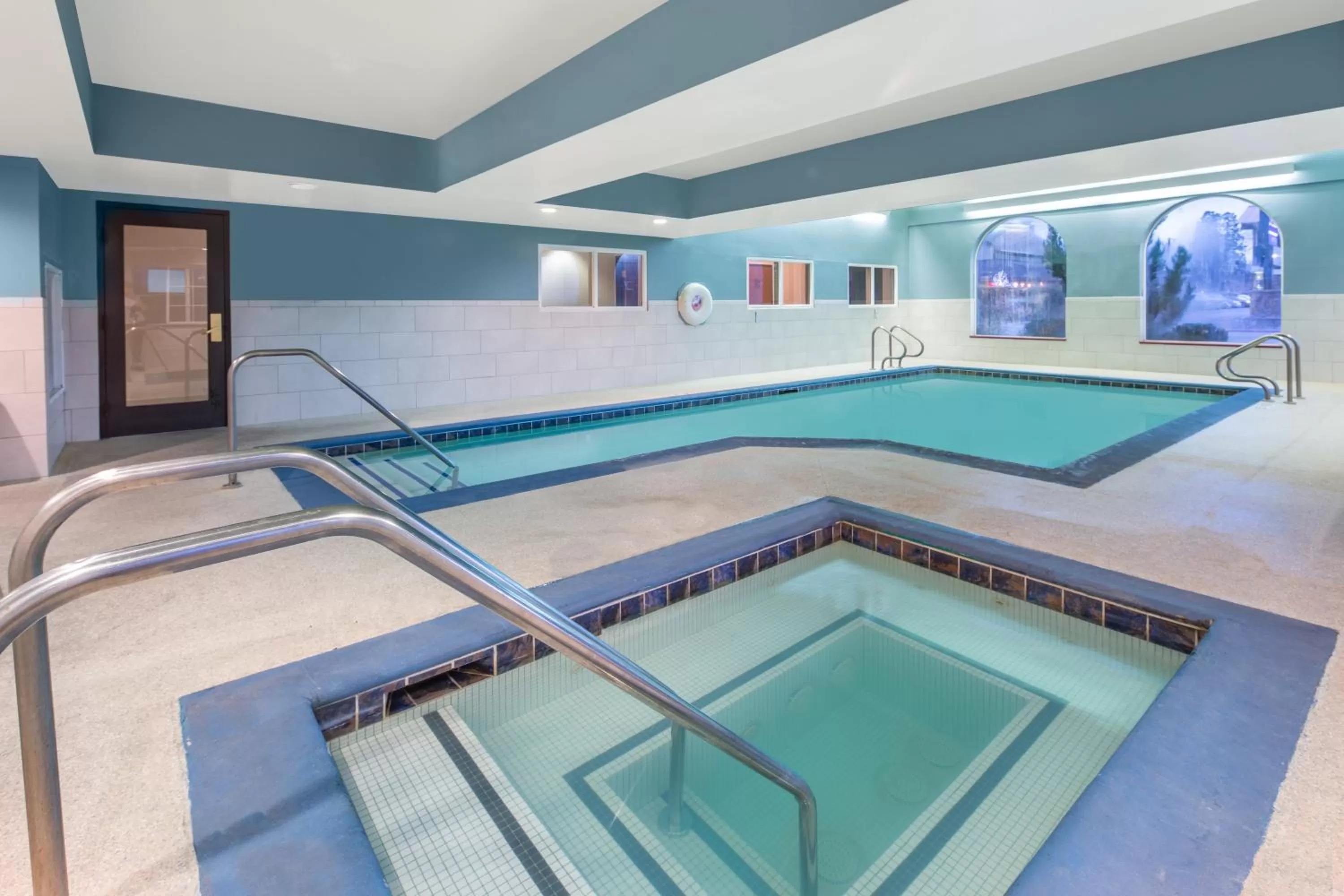 Decorative detail in Holiday Inn Express Hotel & Suites Bishop by IHG