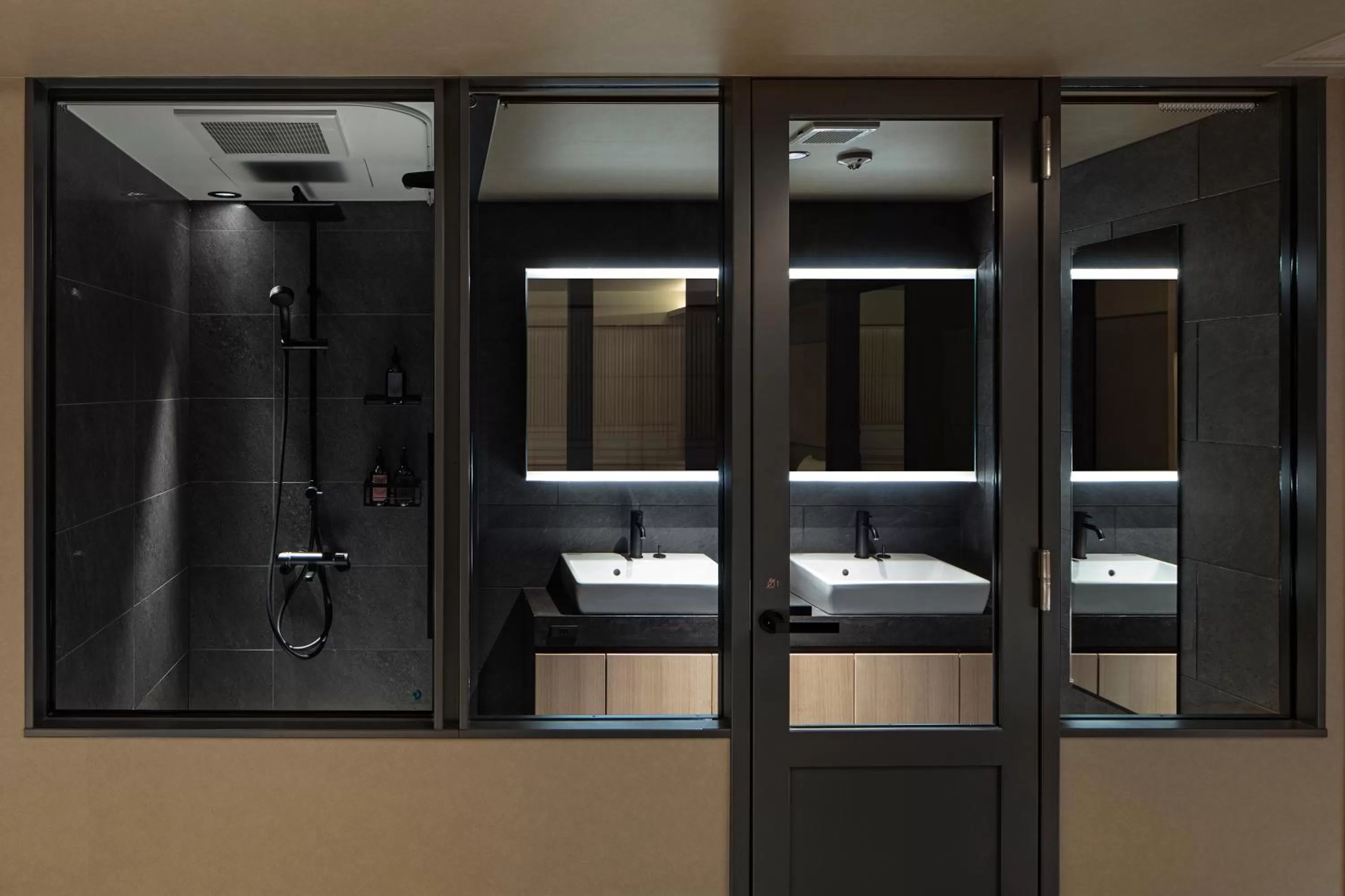 Shower in hotel tou nishinotoin kyoto