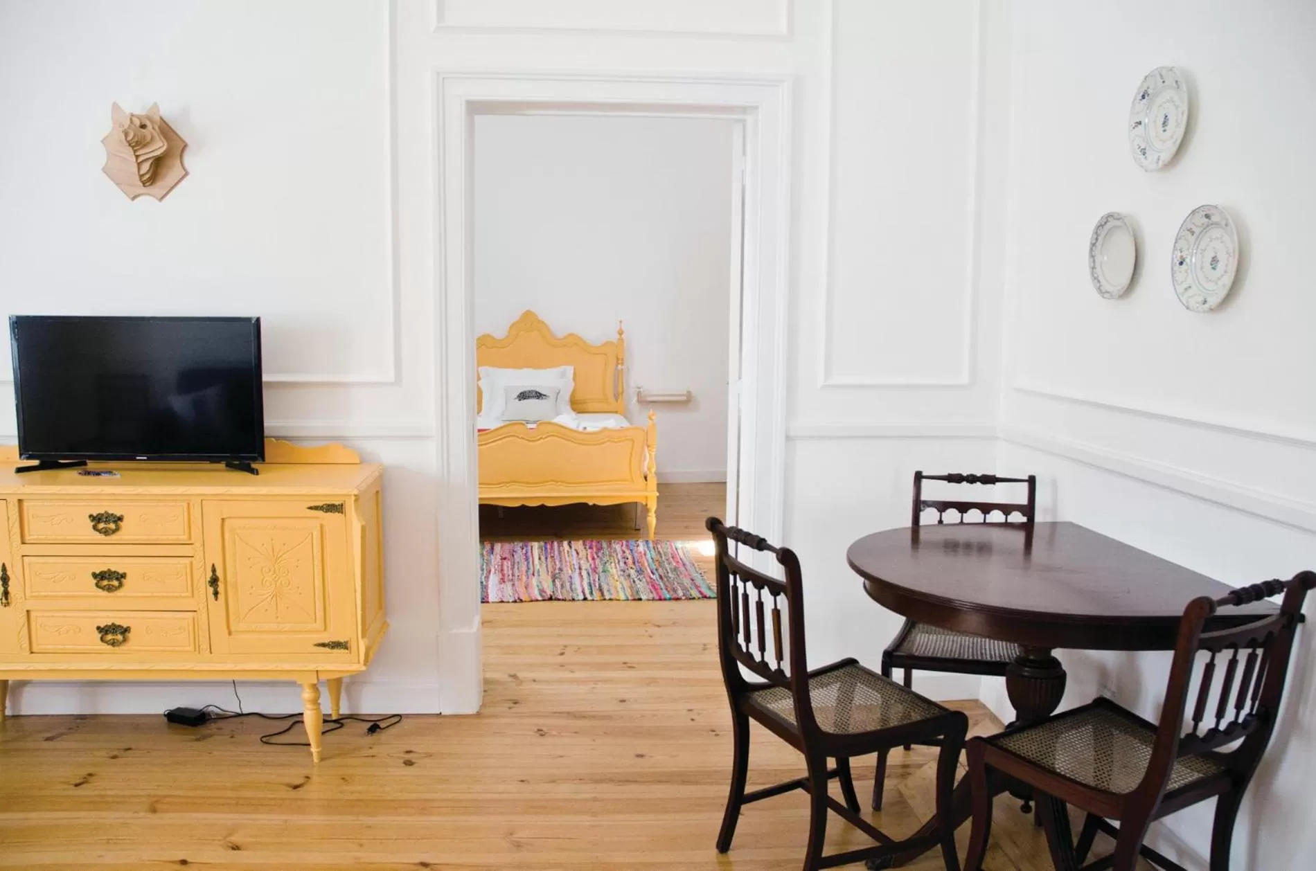 TV/Entertainment Center in Patinha Inn