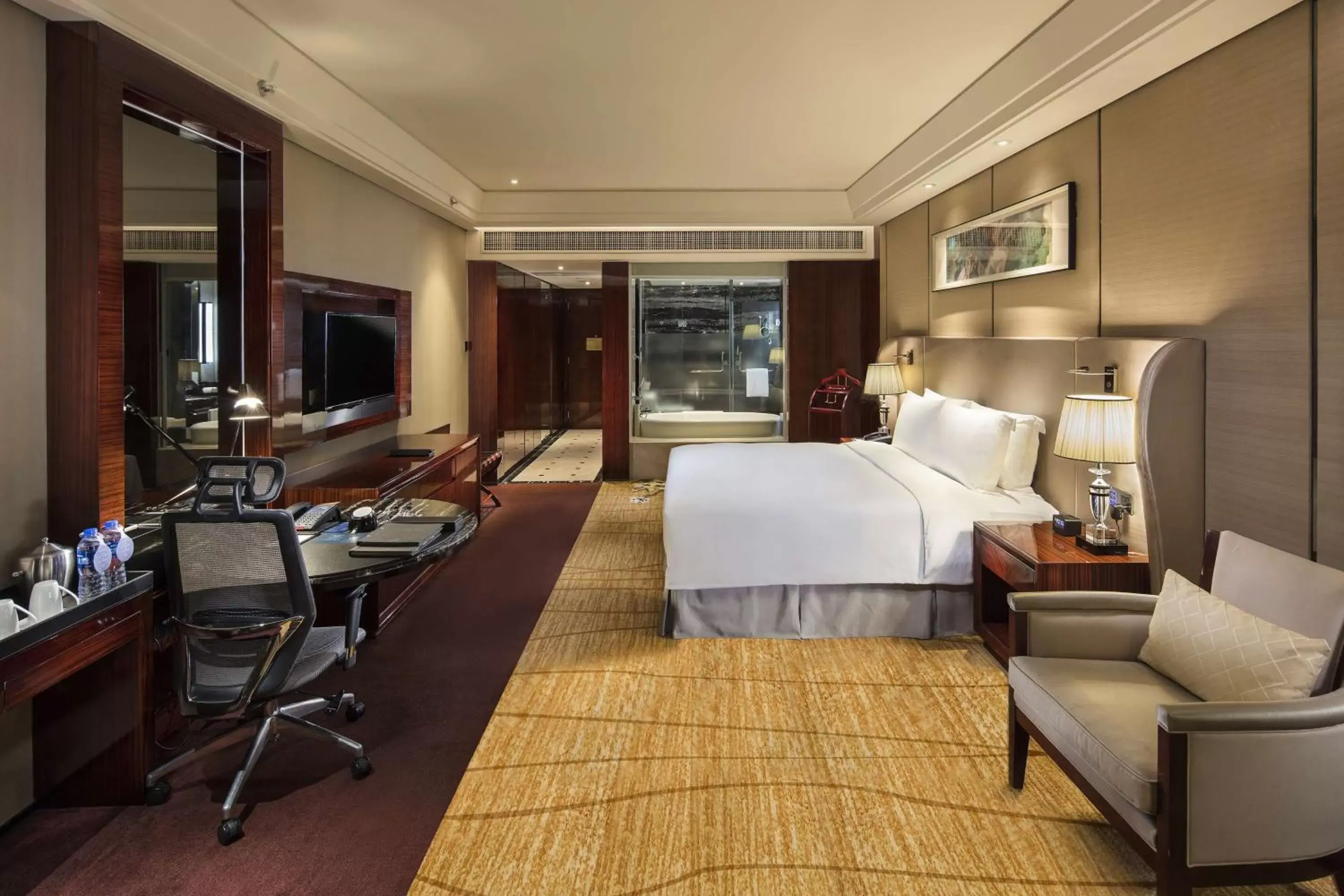 Deluxe King Room with City View in Hilton Foshan - Free Shuttle Bus to Canton Fair Deluxe King Room with City View in Hilton Foshan - Free Shuttle Bus to Canton Fair