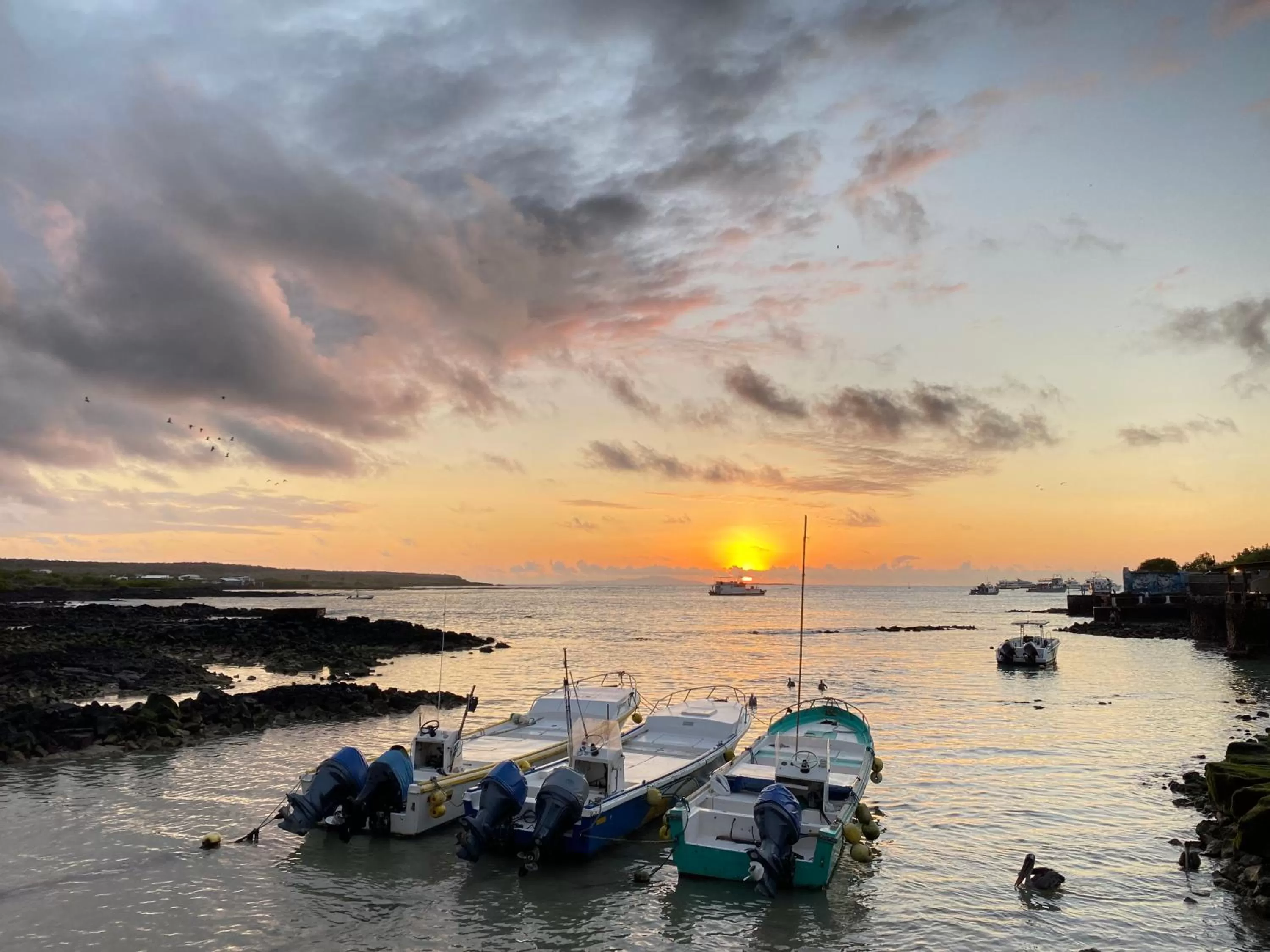 Nearby landmark, Sunrise/Sunset in La Peregrina Galapagos B&B