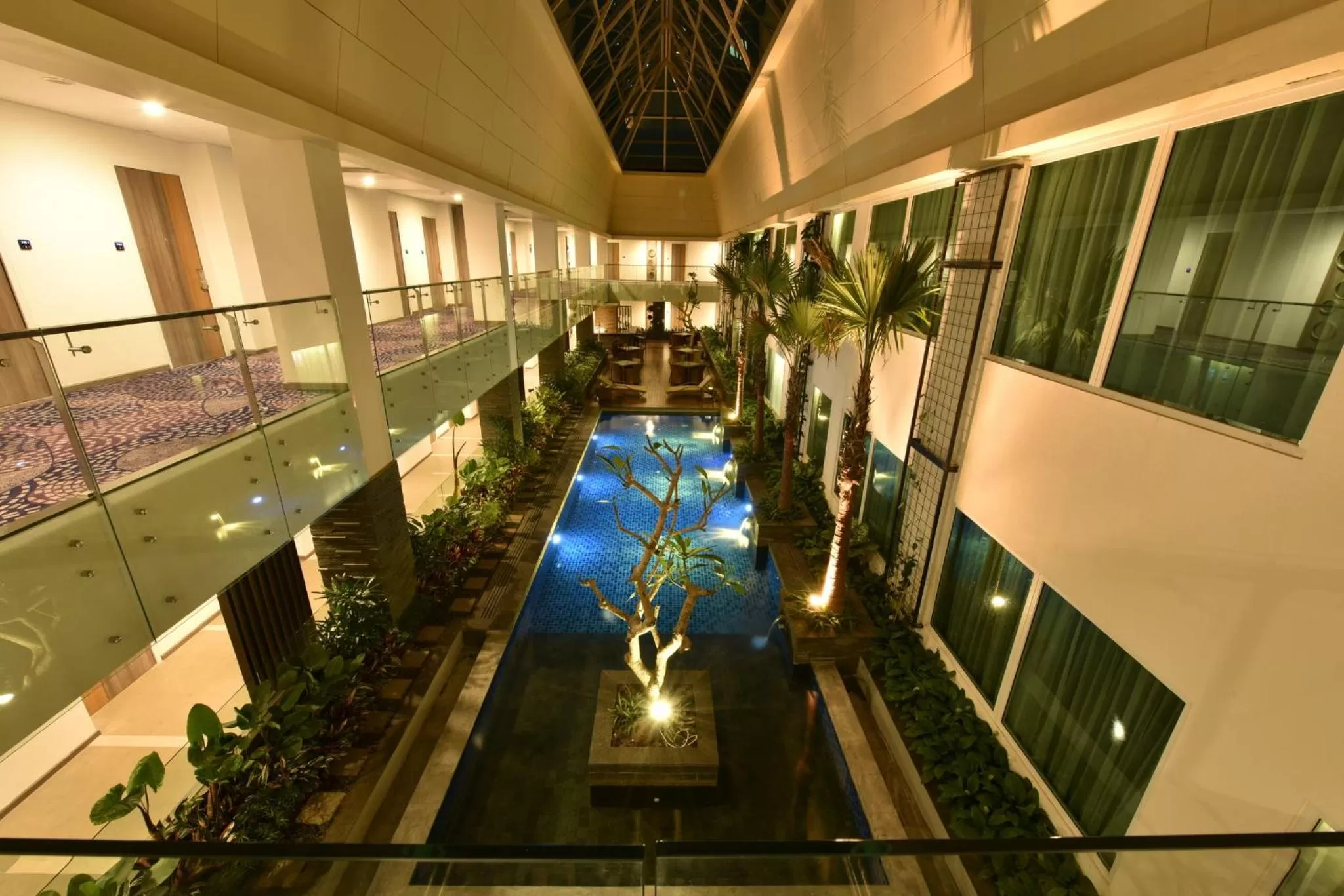 Swimming pool in Holiday Inn Bandung Pasteur by IHG