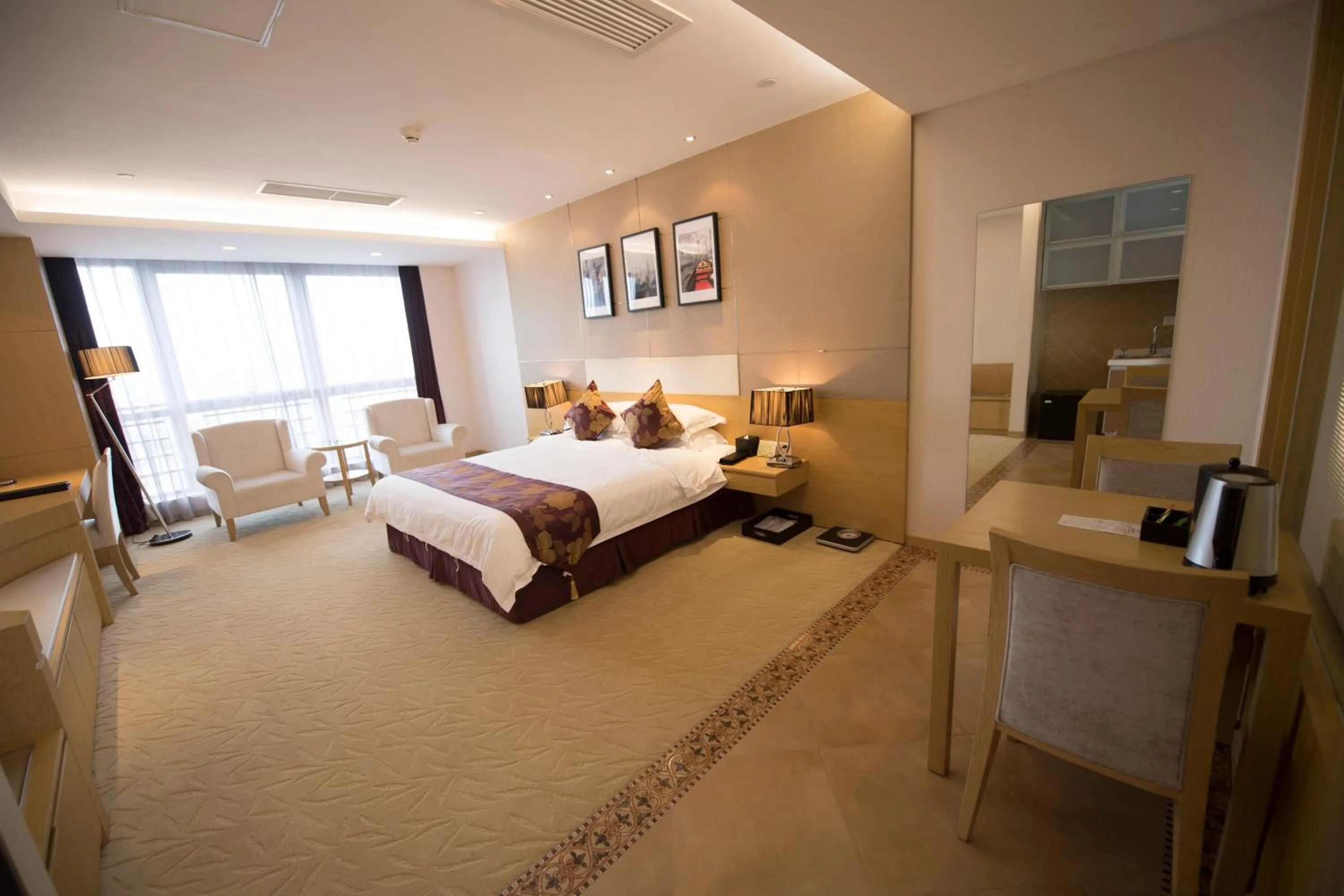 Bed in Suzhou Sun Plaza Hotel