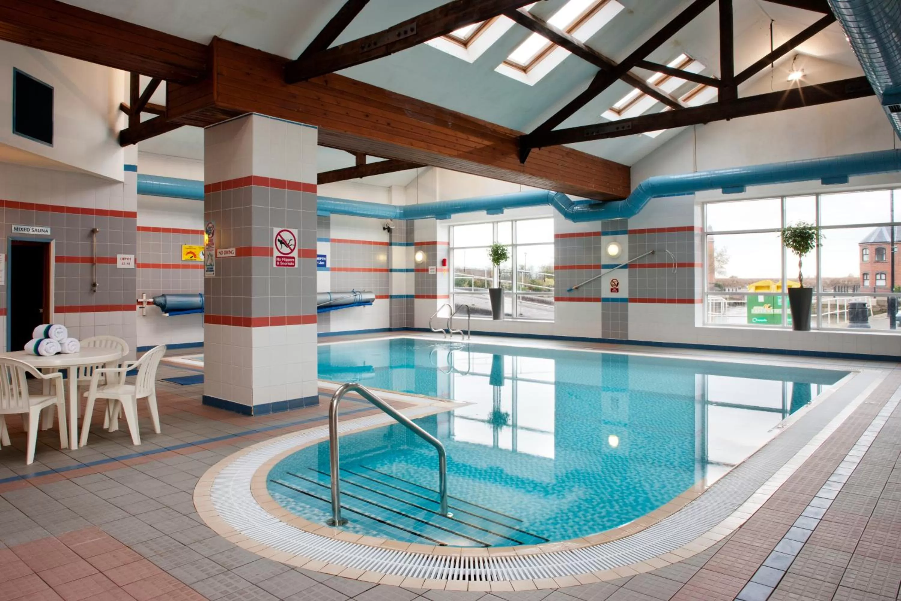 Swimming pool in Holiday Inn Ellesmere Port/Cheshire Oaks by IHG
