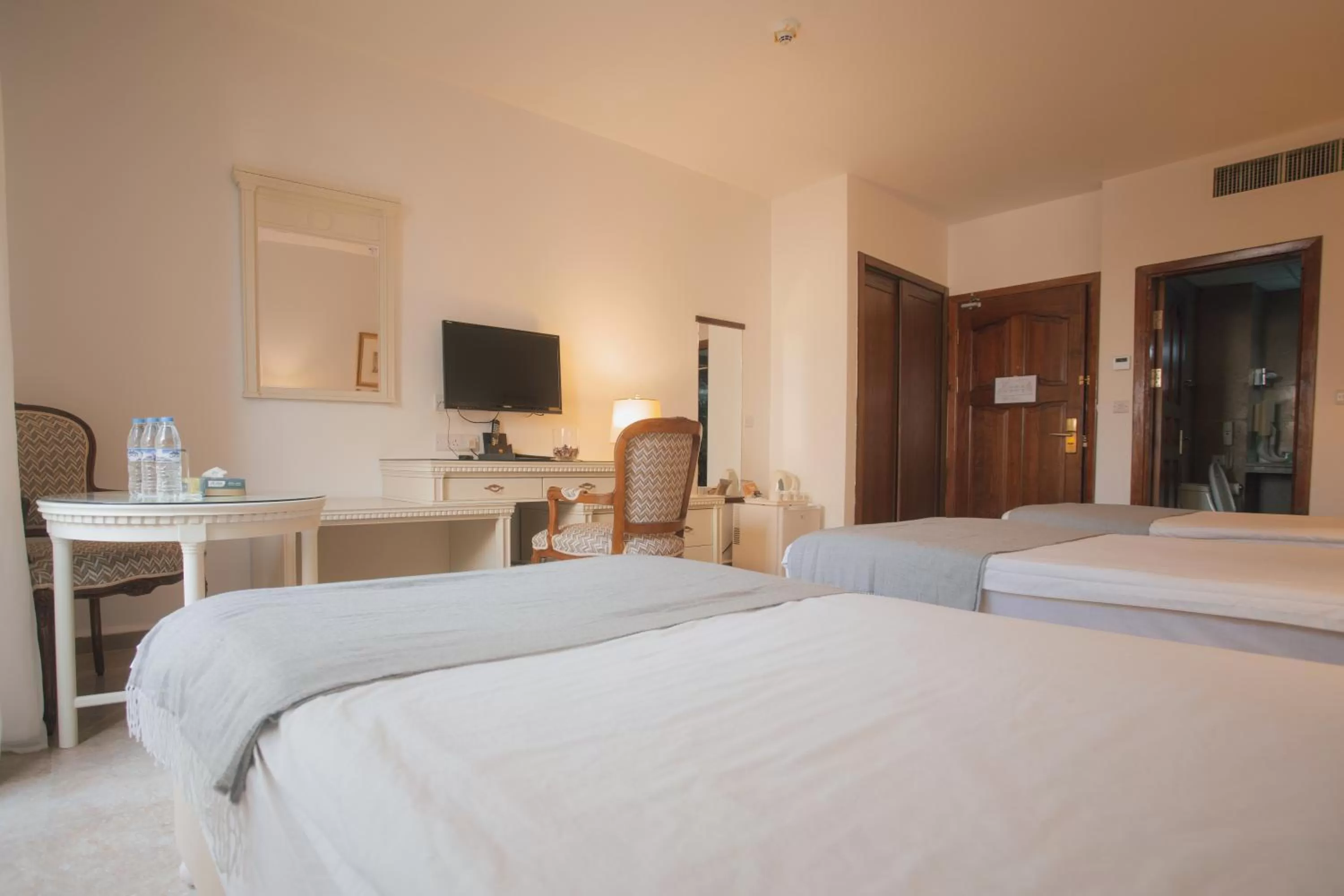 TV and multimedia, Bed in Grand Hotel Madaba