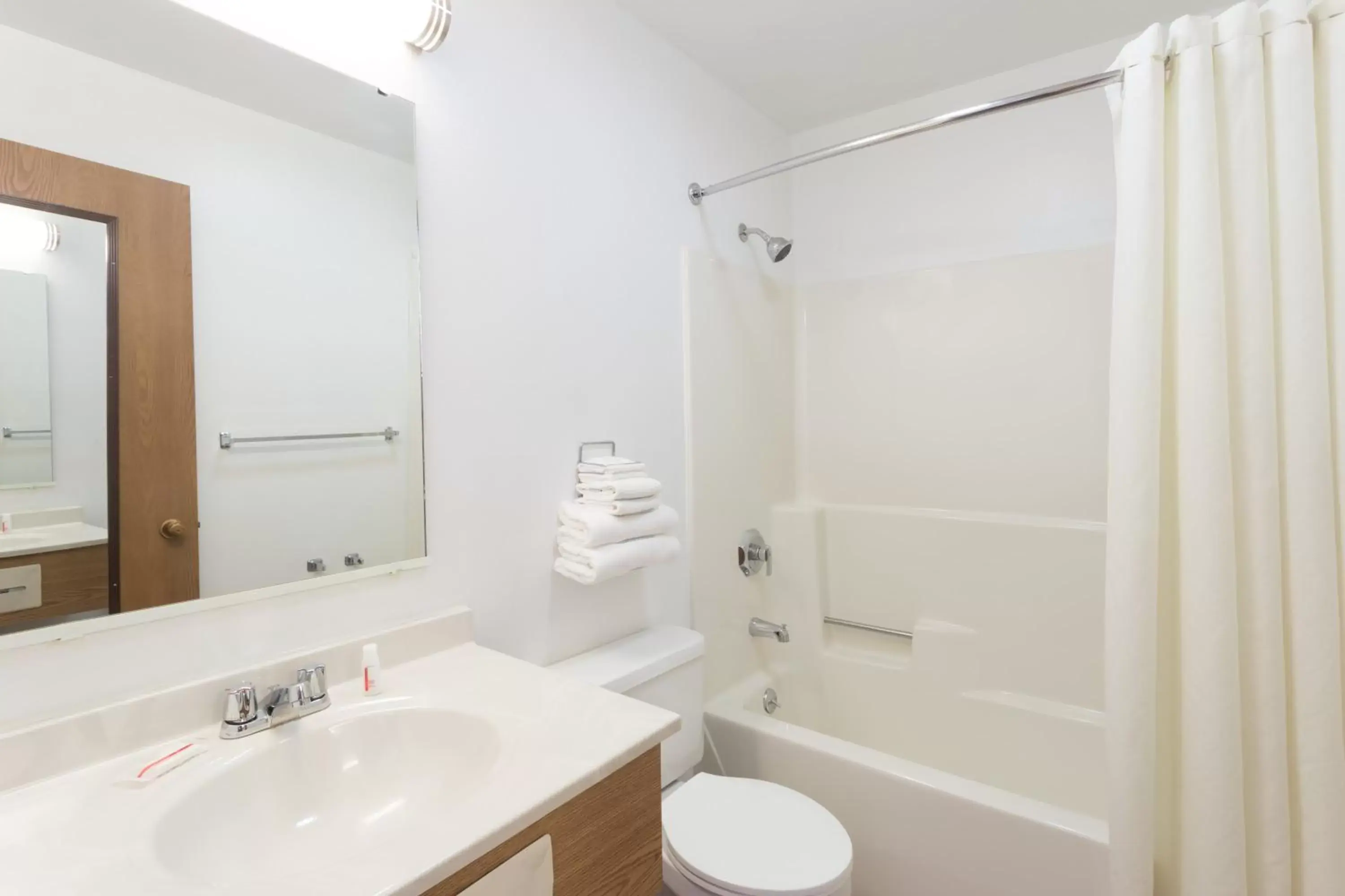 King Suite - Non-Smoking in Super 8 by Wyndham Rock Falls Sterling Area King Suite - Non-Smoking in Super 8 by Wyndham Rock Falls Sterling Area