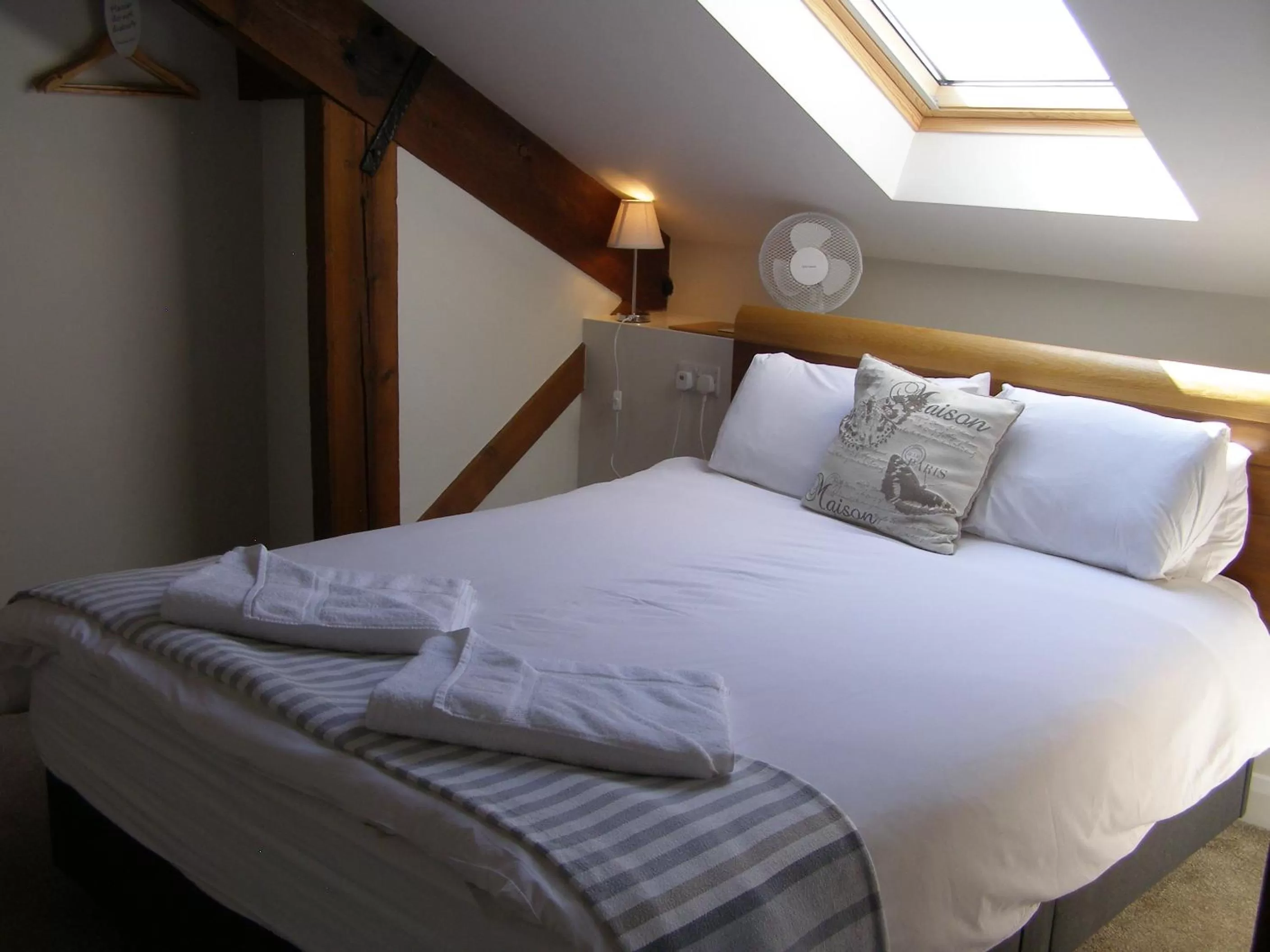 Photo of the whole room, Bed in Coddy's Farm