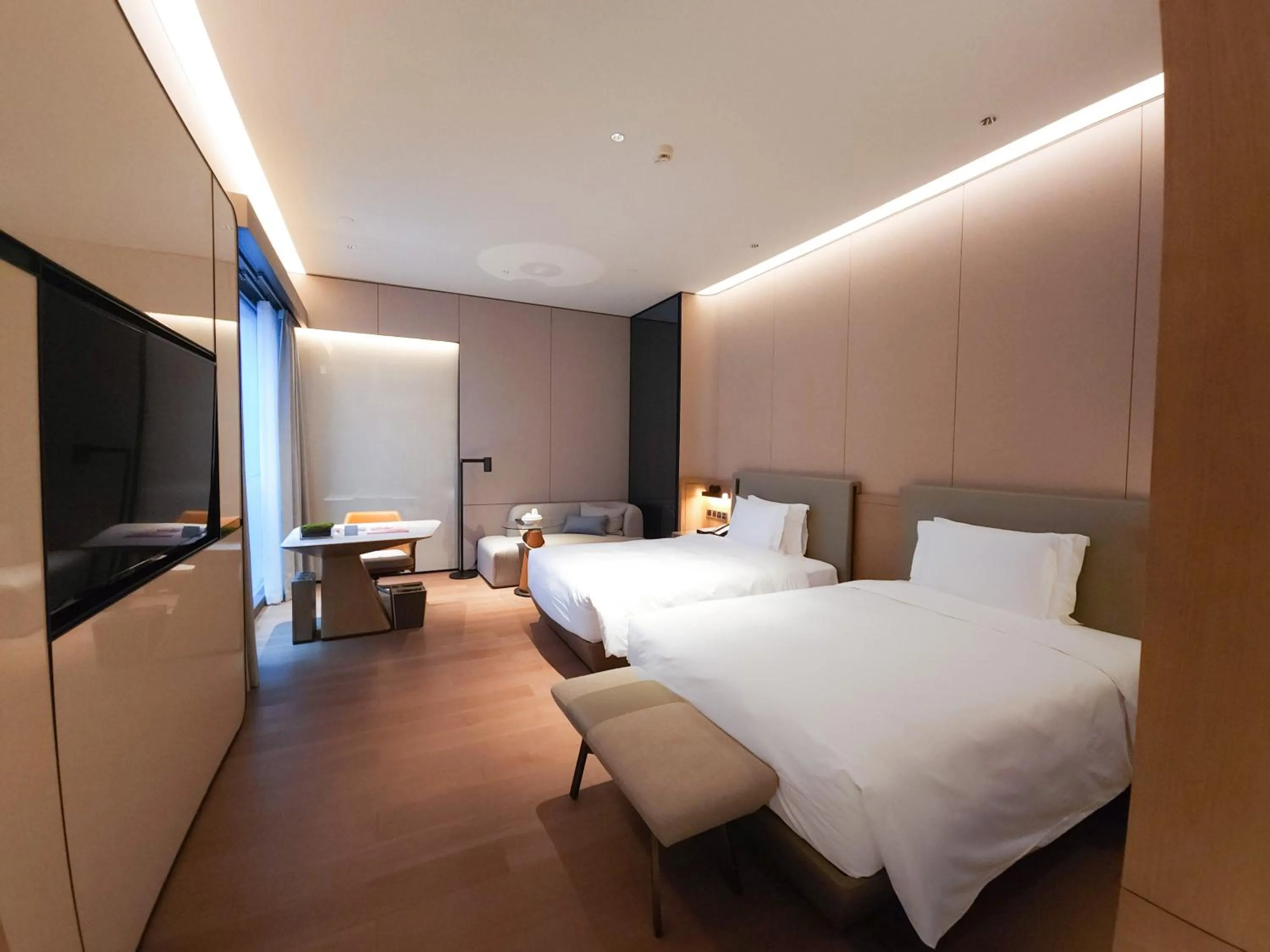 Photo of the whole room, Bed in Crowne Plaza Chaozhou Riverside by IHG