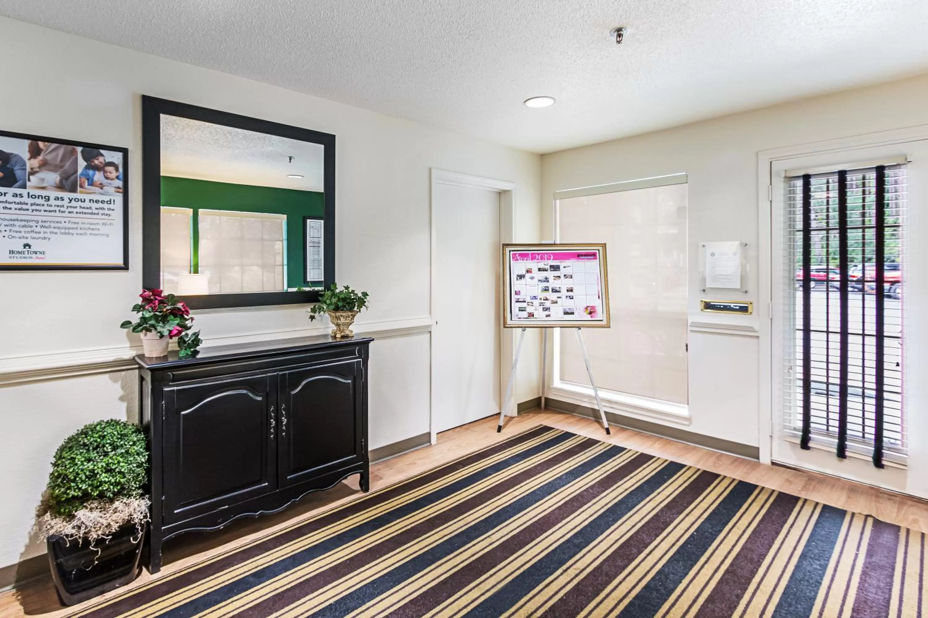 Lobby or reception in HomeTowne Studios by Red Roof Atlanta – Lawrenceville