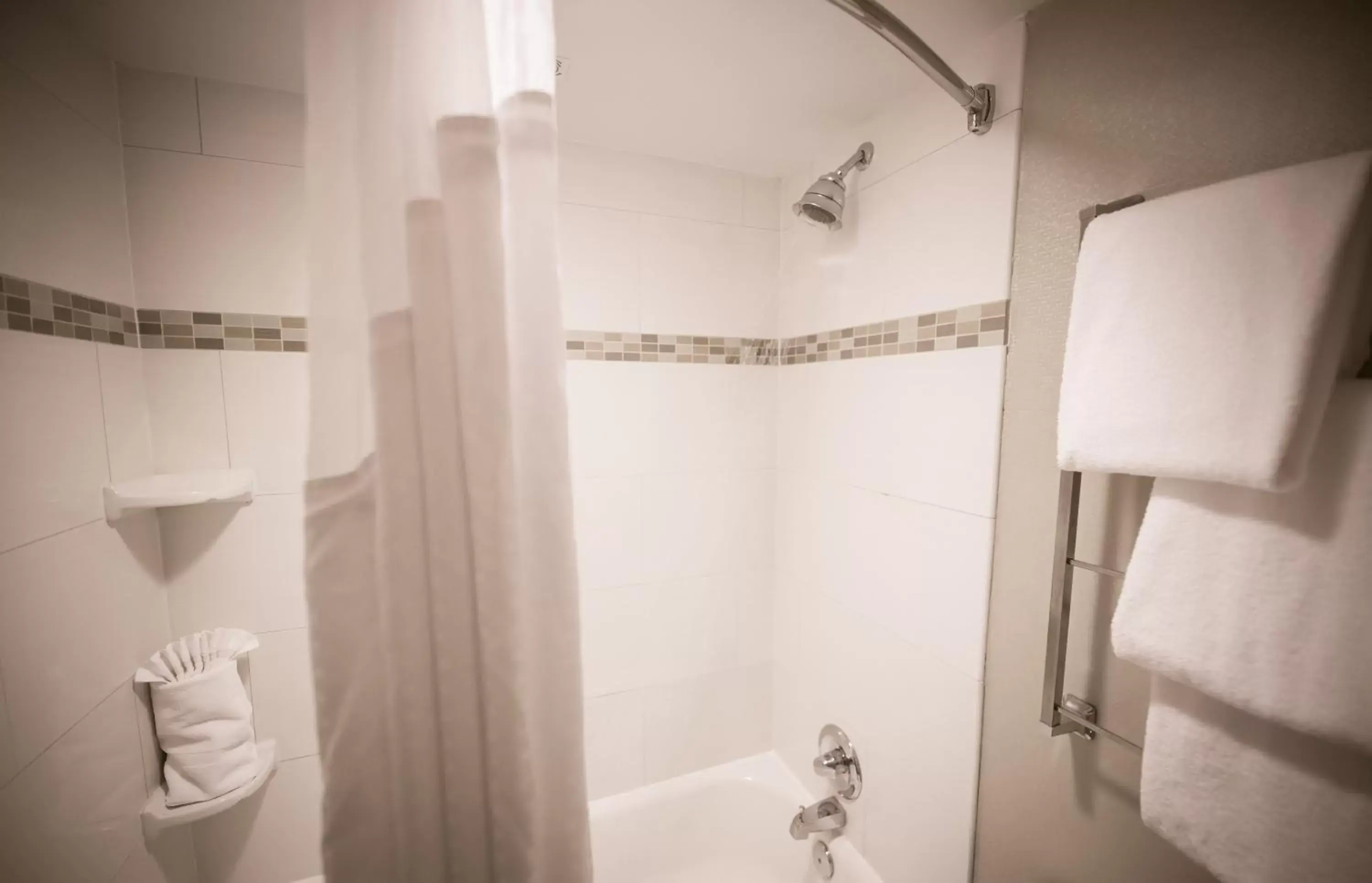 Standard King Room - High Floor in Holiday Inn Raleigh Downtown by IHG Standard King Room - High Floor in Holiday Inn Raleigh Downtown by IHG