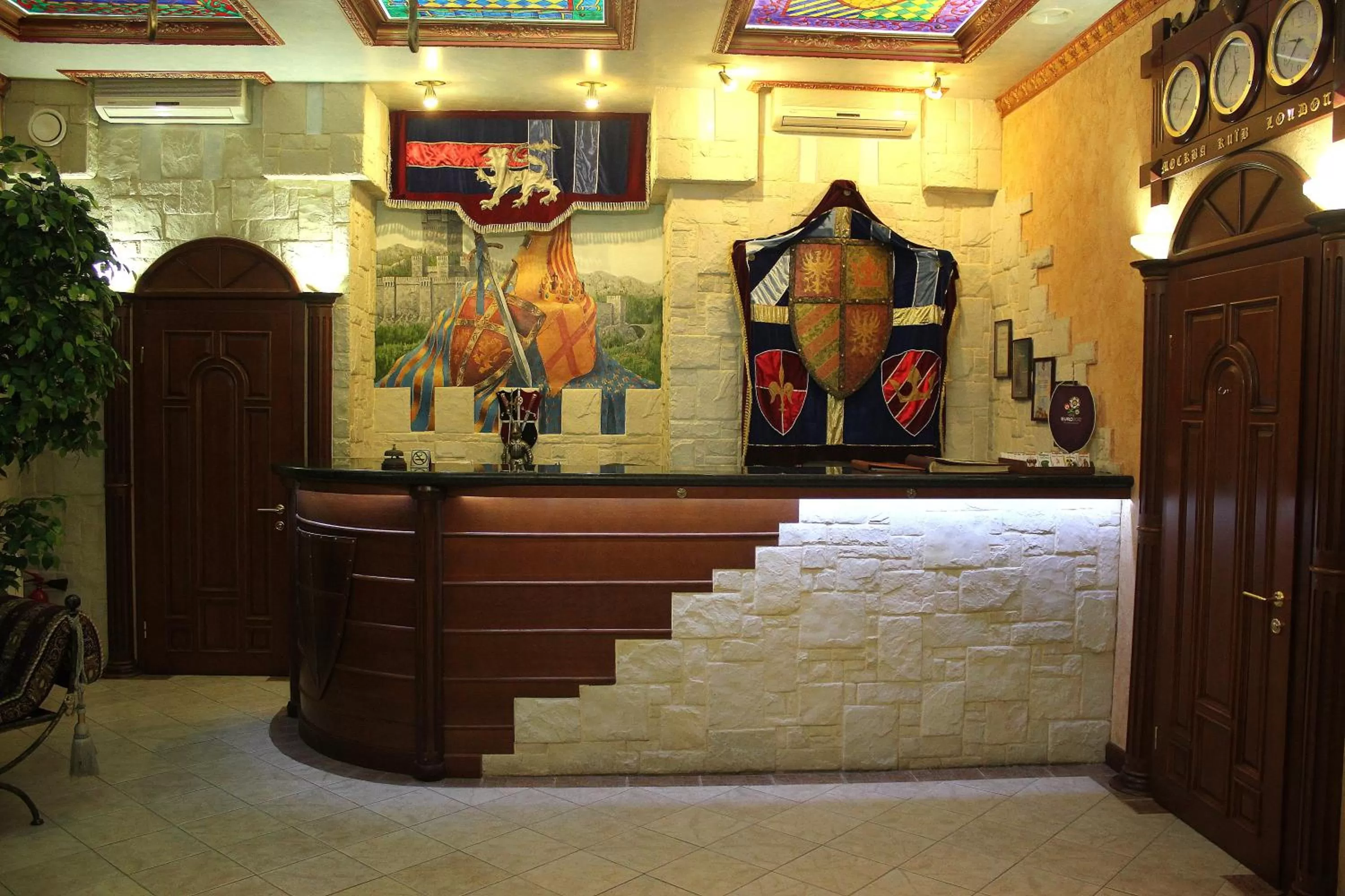 Lobby or reception in Kamelot