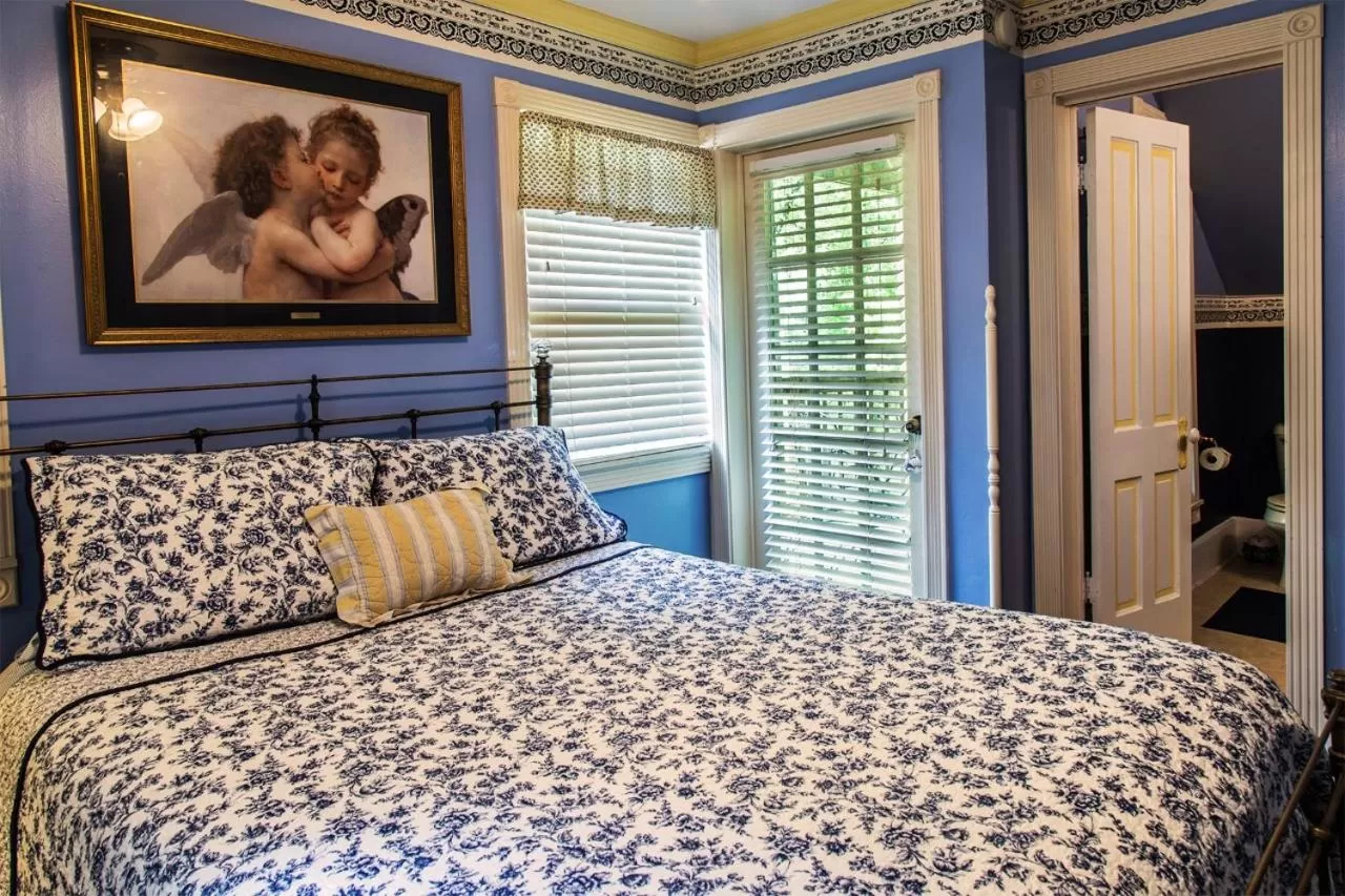 Bed in Hidden Springs Bed and Breakfast