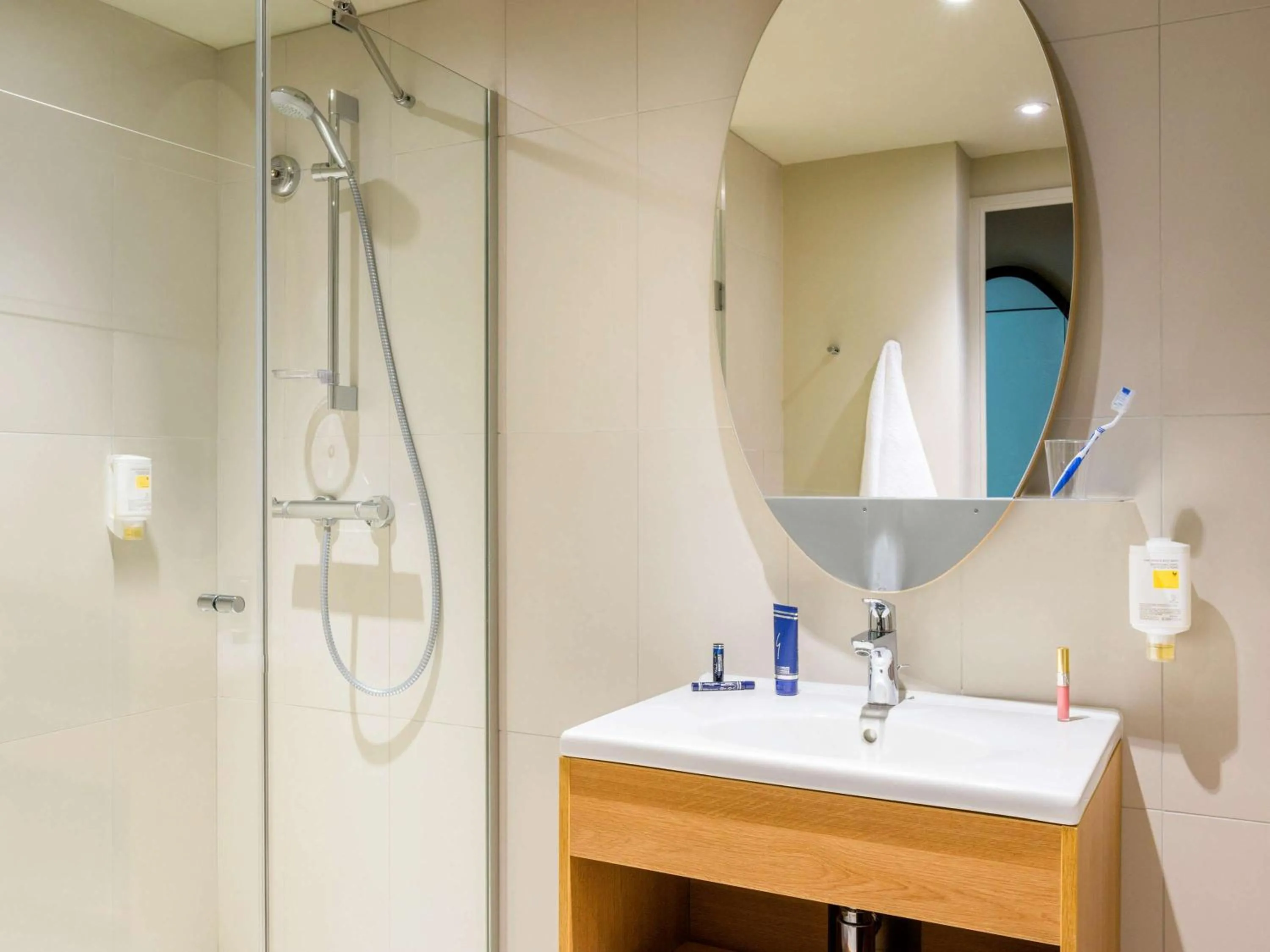 Photo of the whole room in Aparthotel Adagio Access La Défense Puteaux