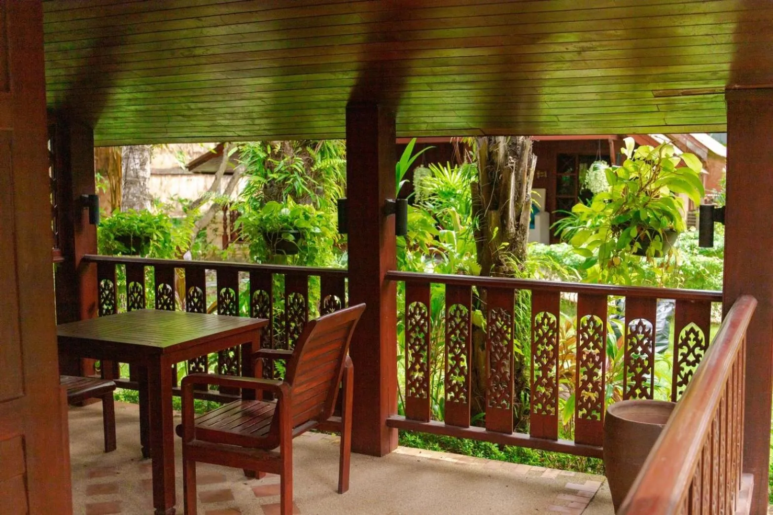 Garden in Royal Phawadee Village Patong - 2 Minutes walk to the beach