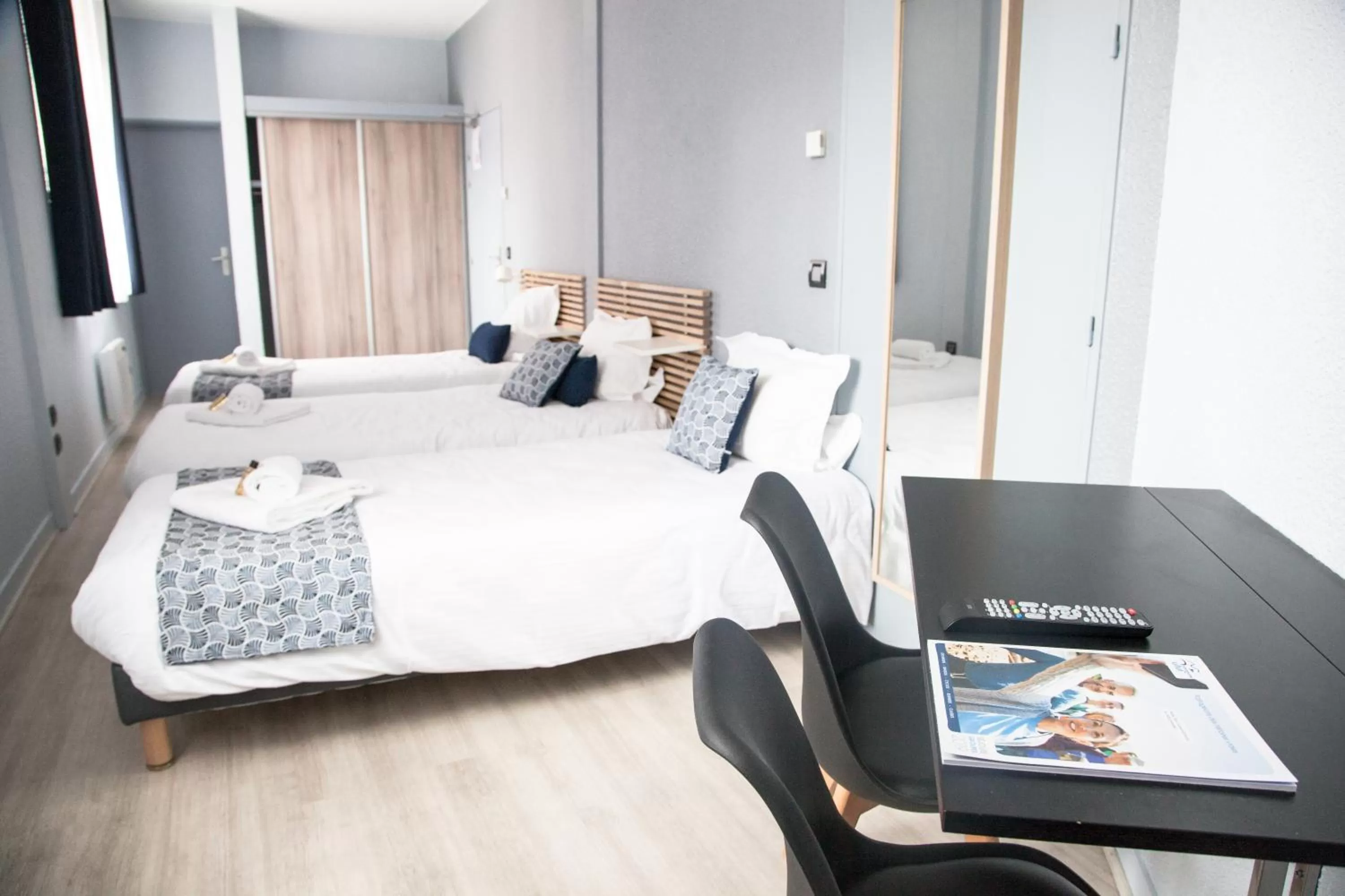 Bedroom, Bed in ULVF La Citadelle de Conflans