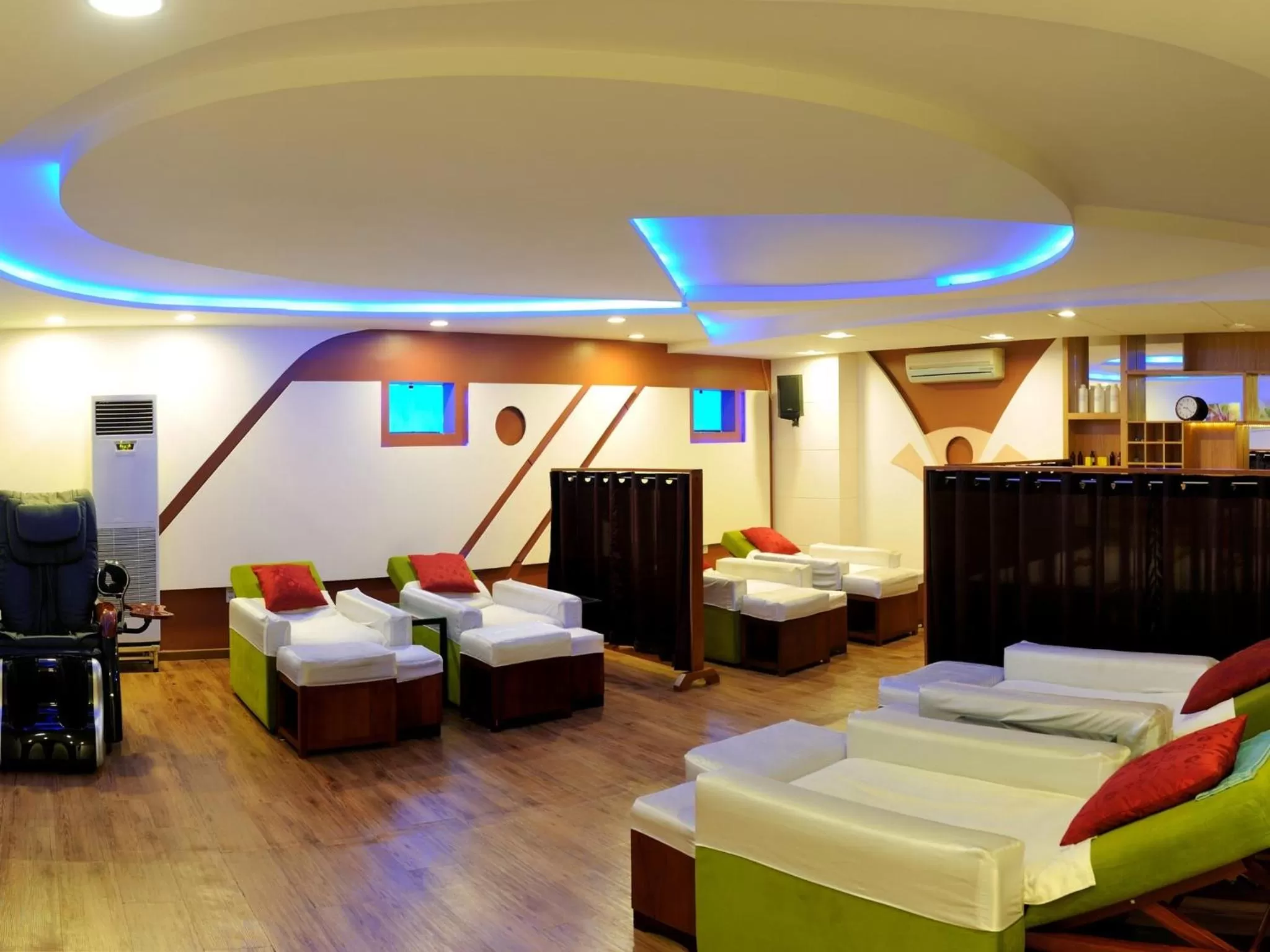 Massage, Bed in Elios Hotel