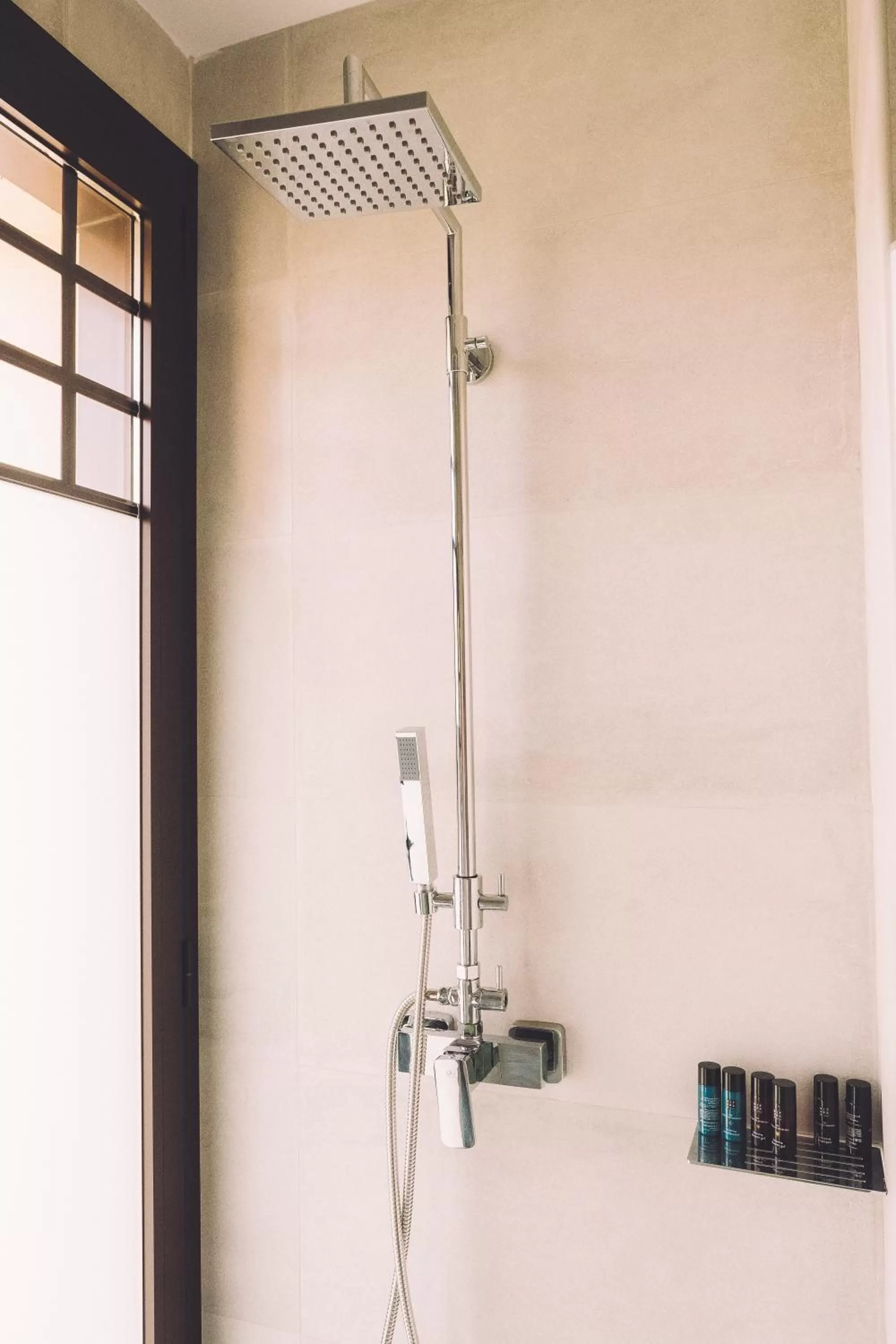 Shower, Bathroom in Hotelet Casa Padró