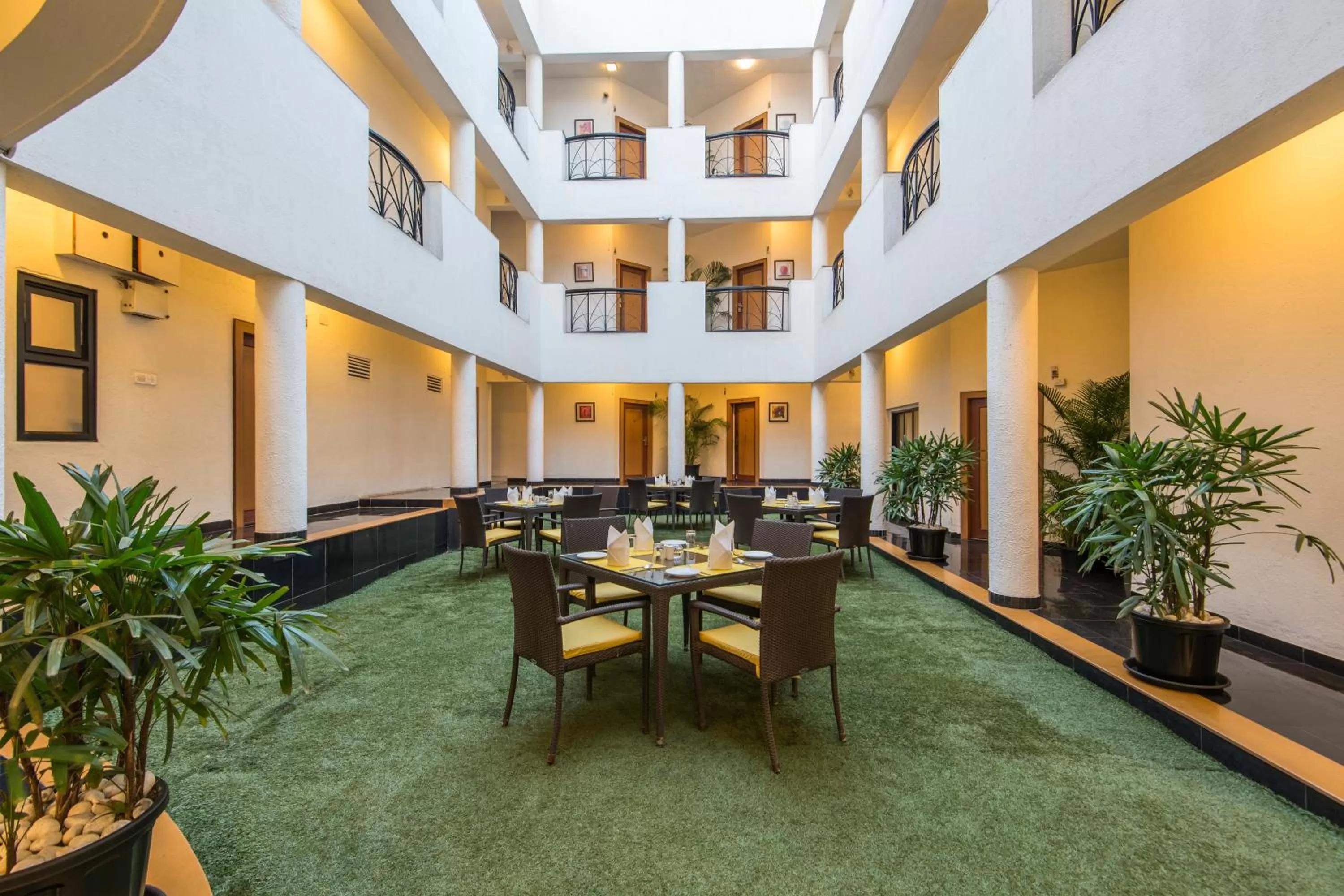 Restaurant/places to eat in Hotel Phoenix Koregaon Park