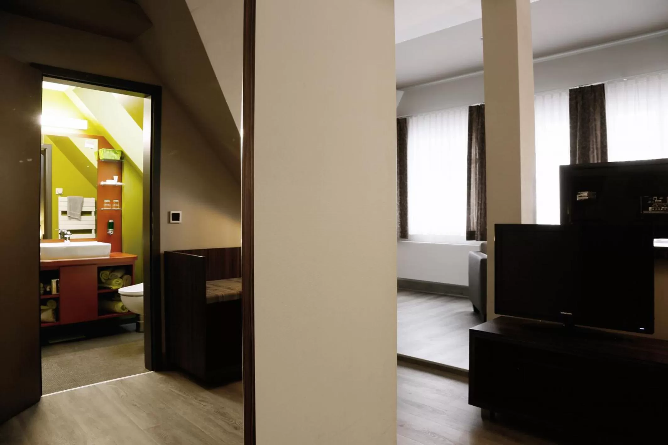 Bathroom, Bed in Villa Silva - Oberhof