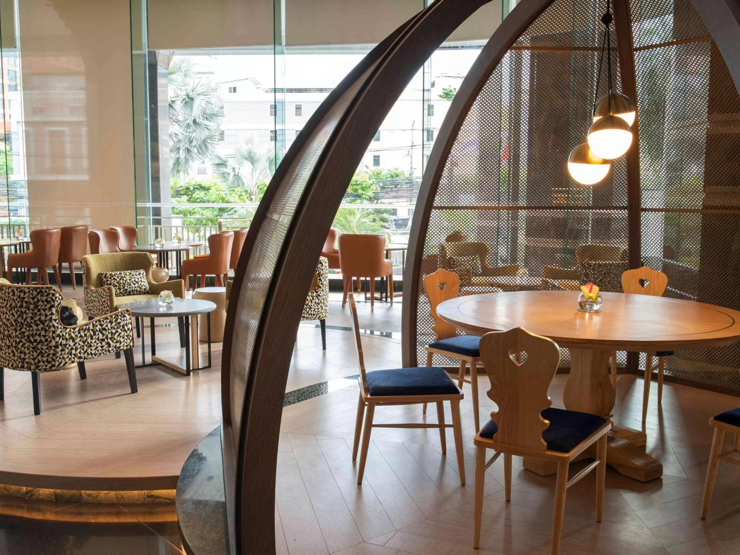 Restaurant/places to eat in Swissotel Bangkok Ratchada