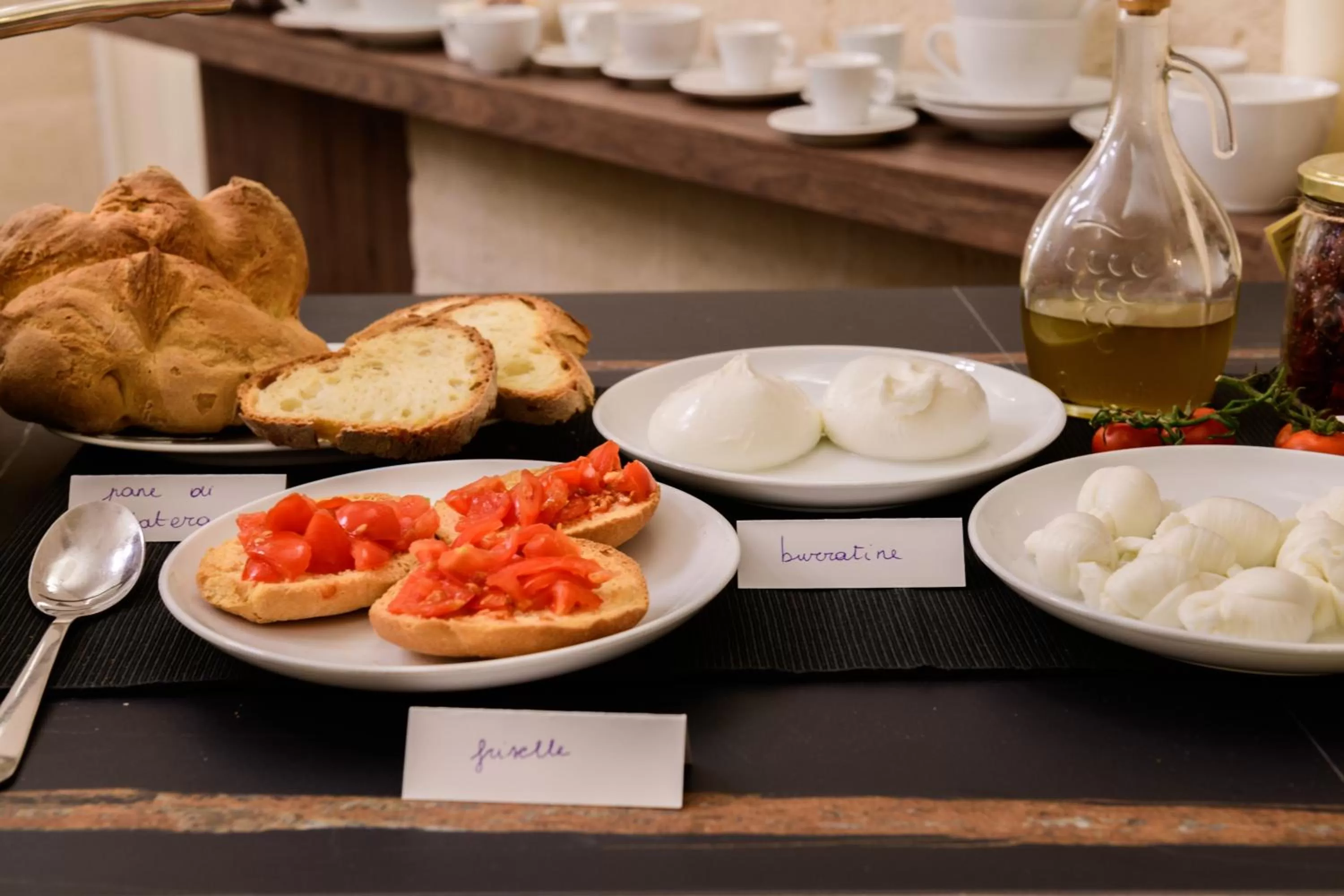 Breakfast in Le Malve Cave Retreat