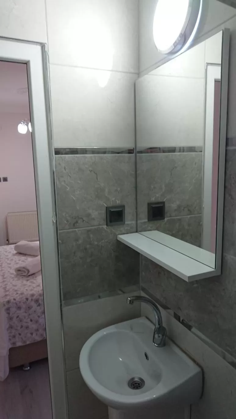 Bathroom in Ali's Pension